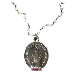 Collier avec médaille en diamant et rubis A Silver