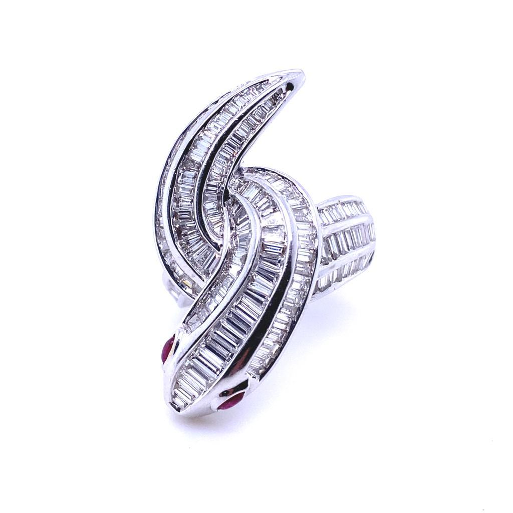 Diamond Ruby Snake Ring 18 Karat White Gold In Good Condition For Sale In London, GB