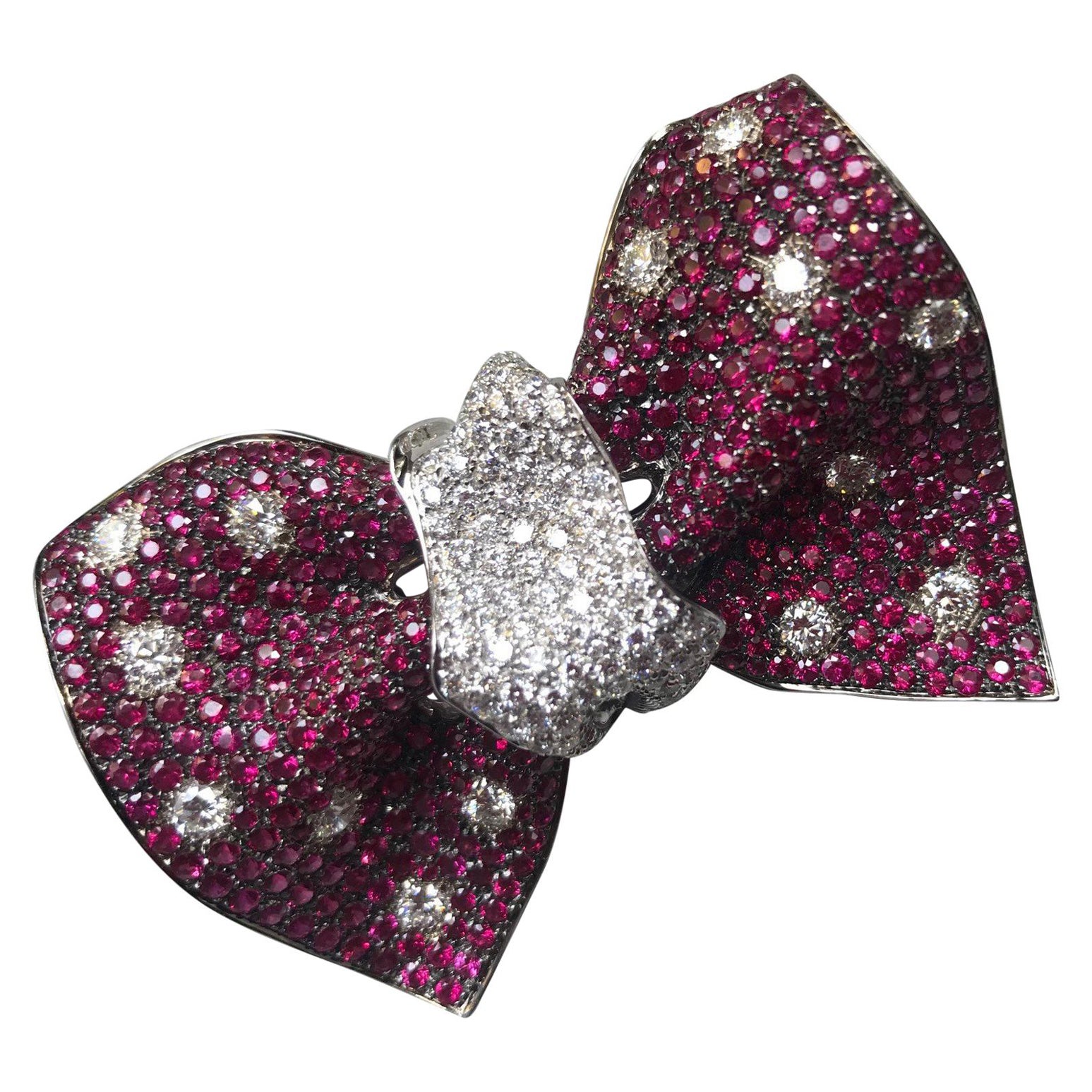 Diamant Rubis Or Blanc Broche Papillon Bow Chocker fait à la main en Italie en vente