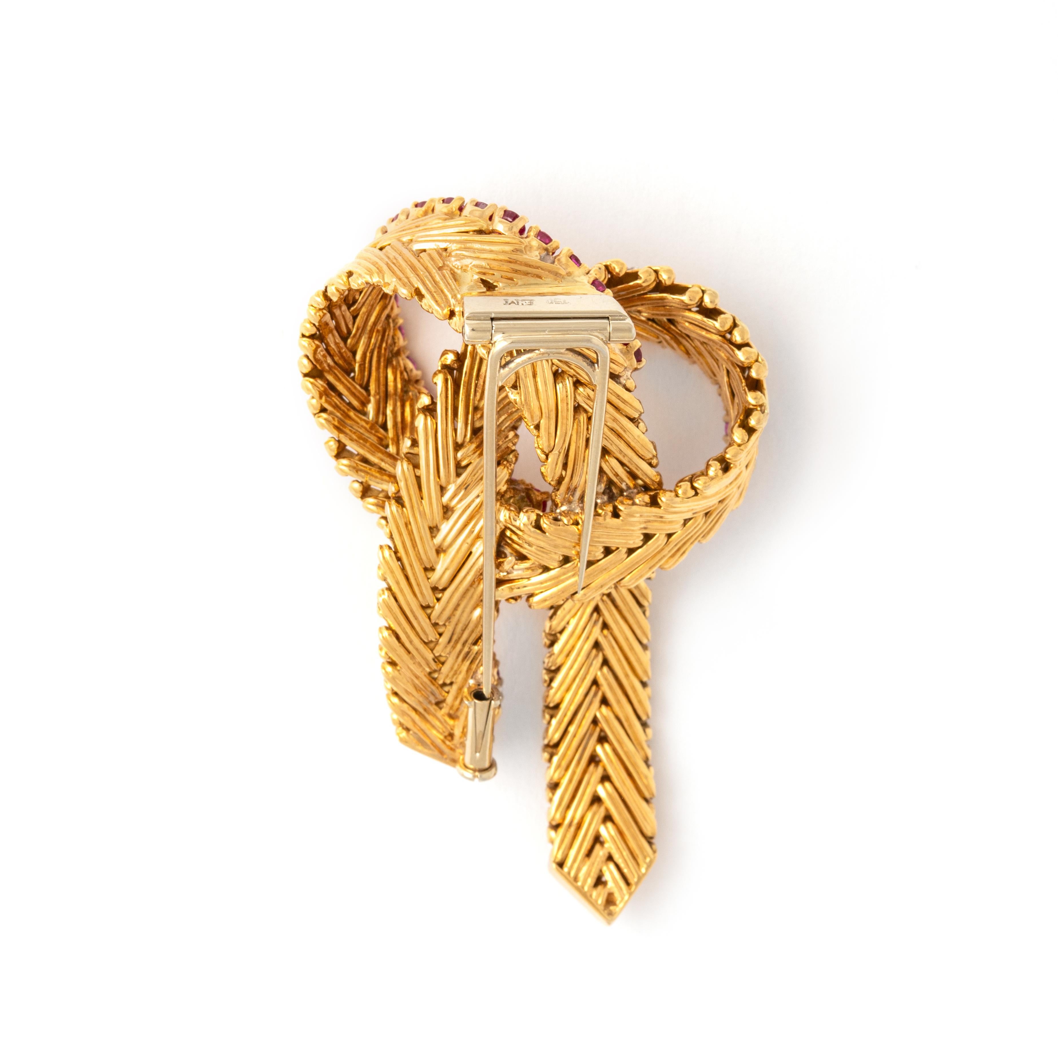 Diamond Ruby Yellow Gold 18K Brooch 1960S In Good Condition For Sale In Geneva, CH