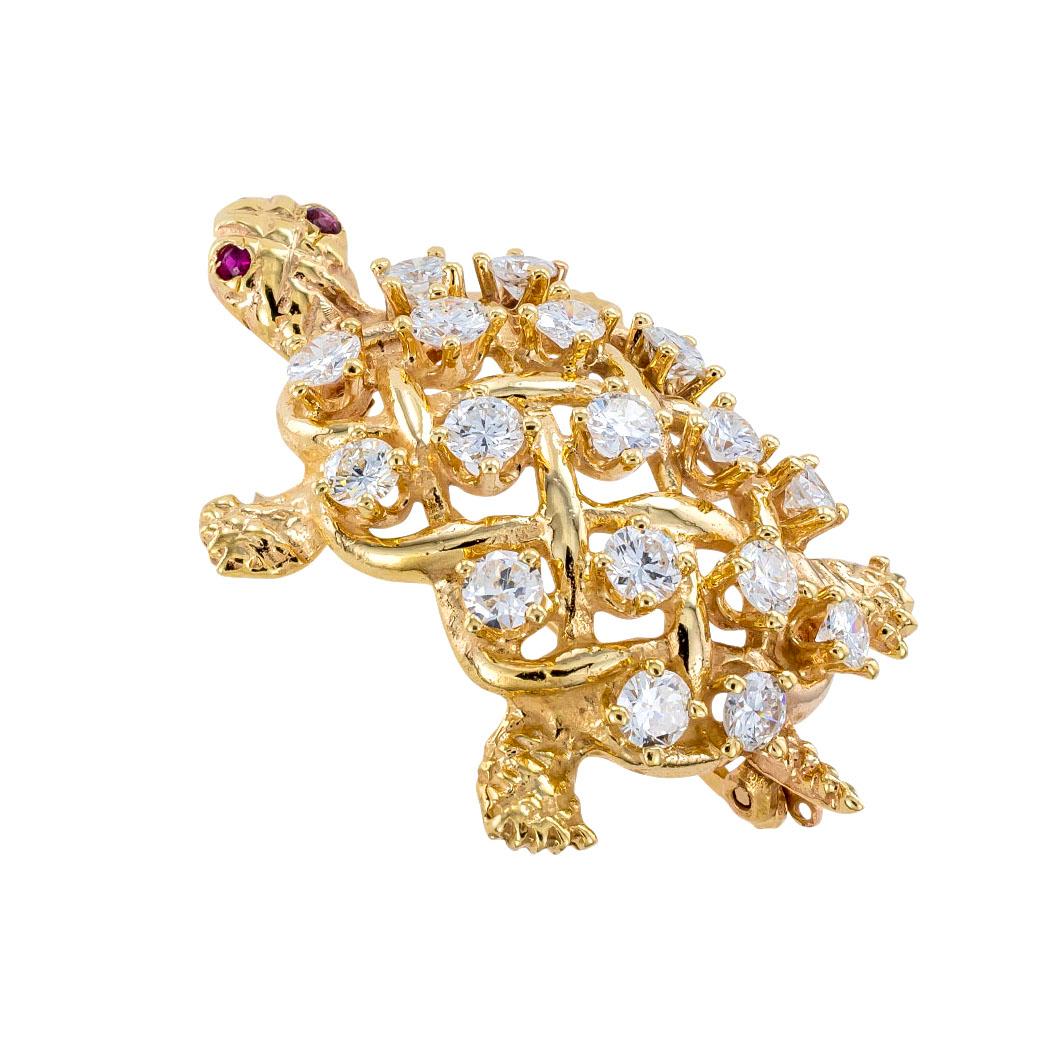 Moderne Broche tortue en or jaune avec diamants et rubis en vente