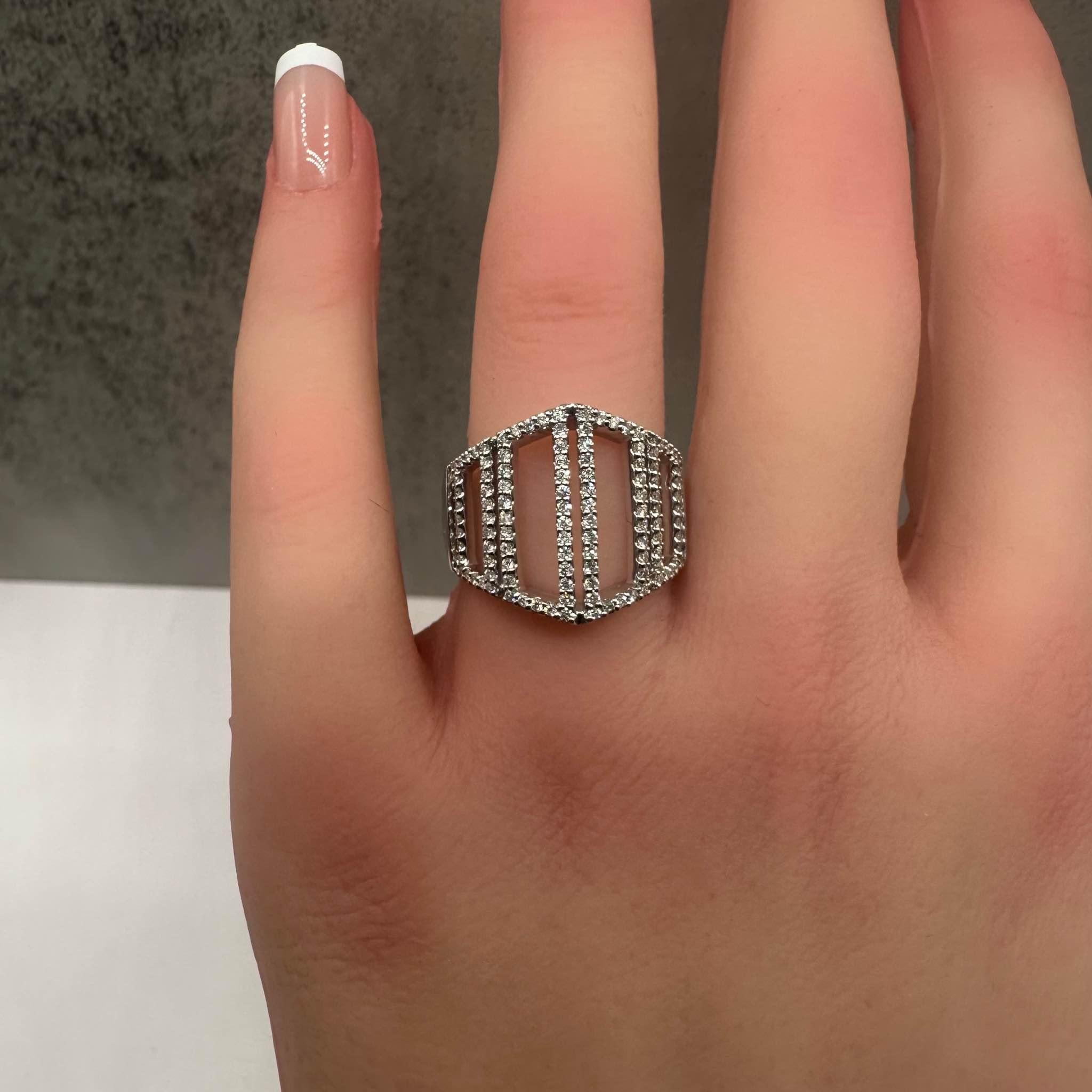 Diamond Runway Ring in 10kt White Gold - 0.50ctw HI SI Diamonds, Size 7.25 In New Condition For Sale In West Hempstead, NY