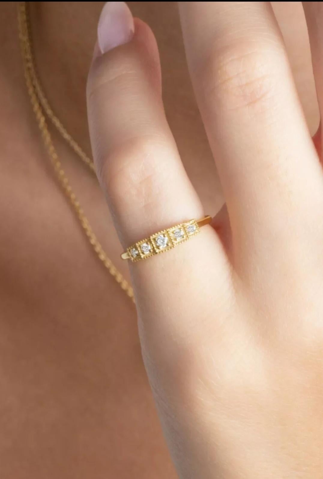 Art Déco Anello con diamante a sacchetto in oro massiccio 14K Anello con diamante rotondo con castone Regalo di compleanno in vendita