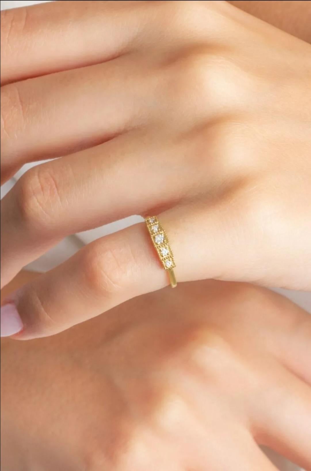 Anello con diamante a sacchetto in oro massiccio 14K Anello con diamante rotondo con castone Regalo di compleanno in vendita 3