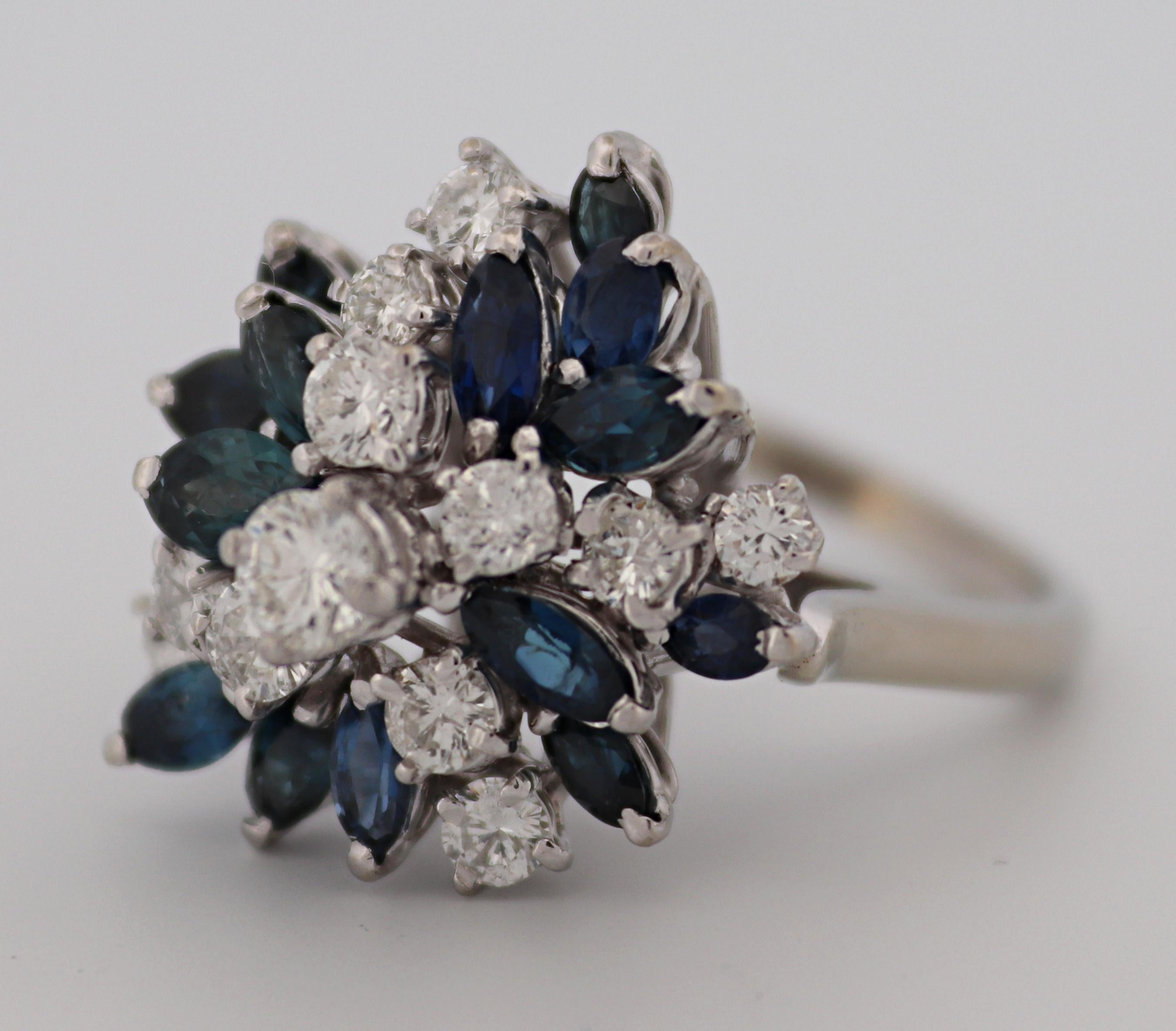 Diamant-, Saphir-Cluster-Ring aus 14 Karat Weißgold im Angebot 4