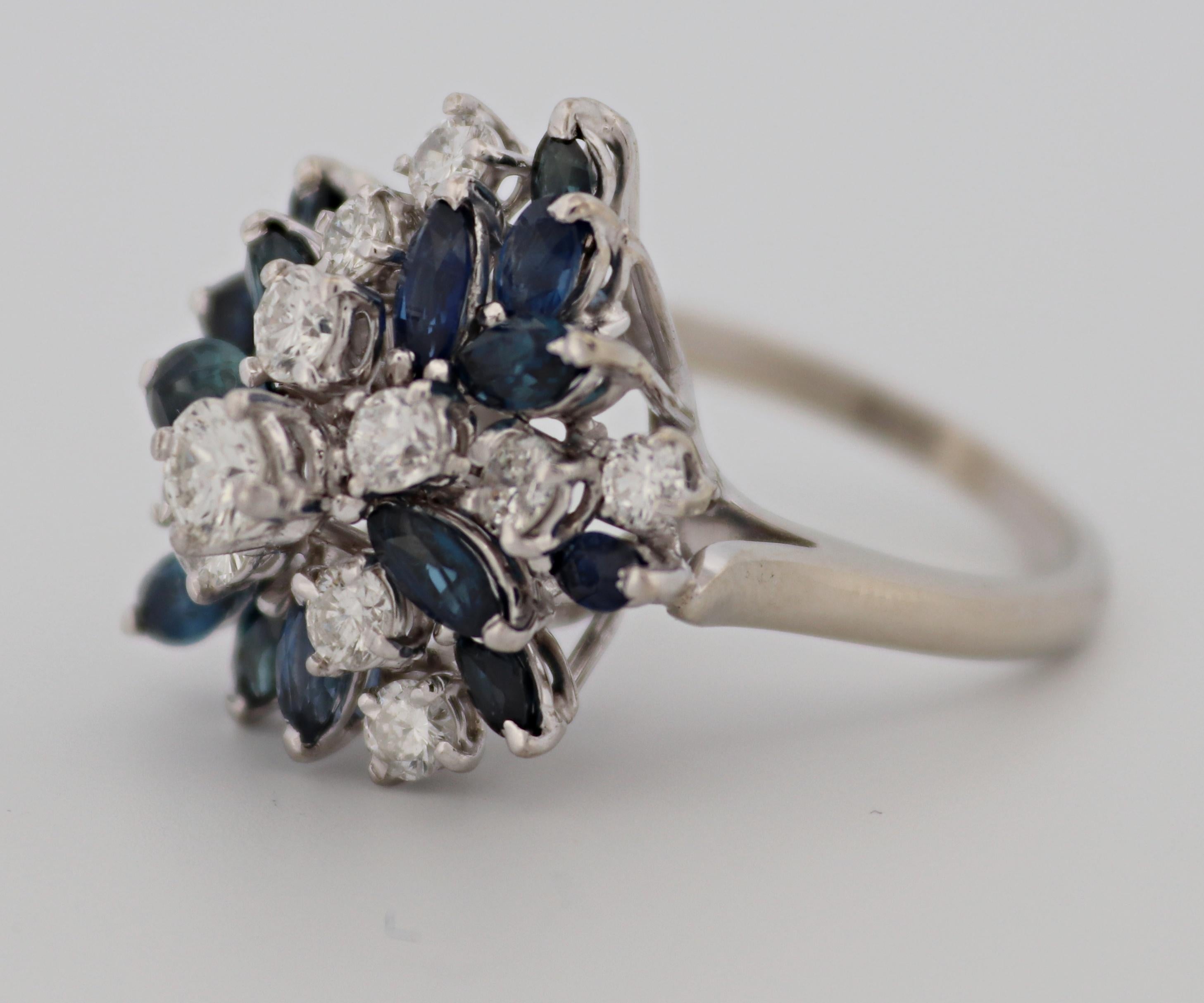Diamant-, Saphir-Cluster-Ring aus 14 Karat Weißgold im Angebot 5