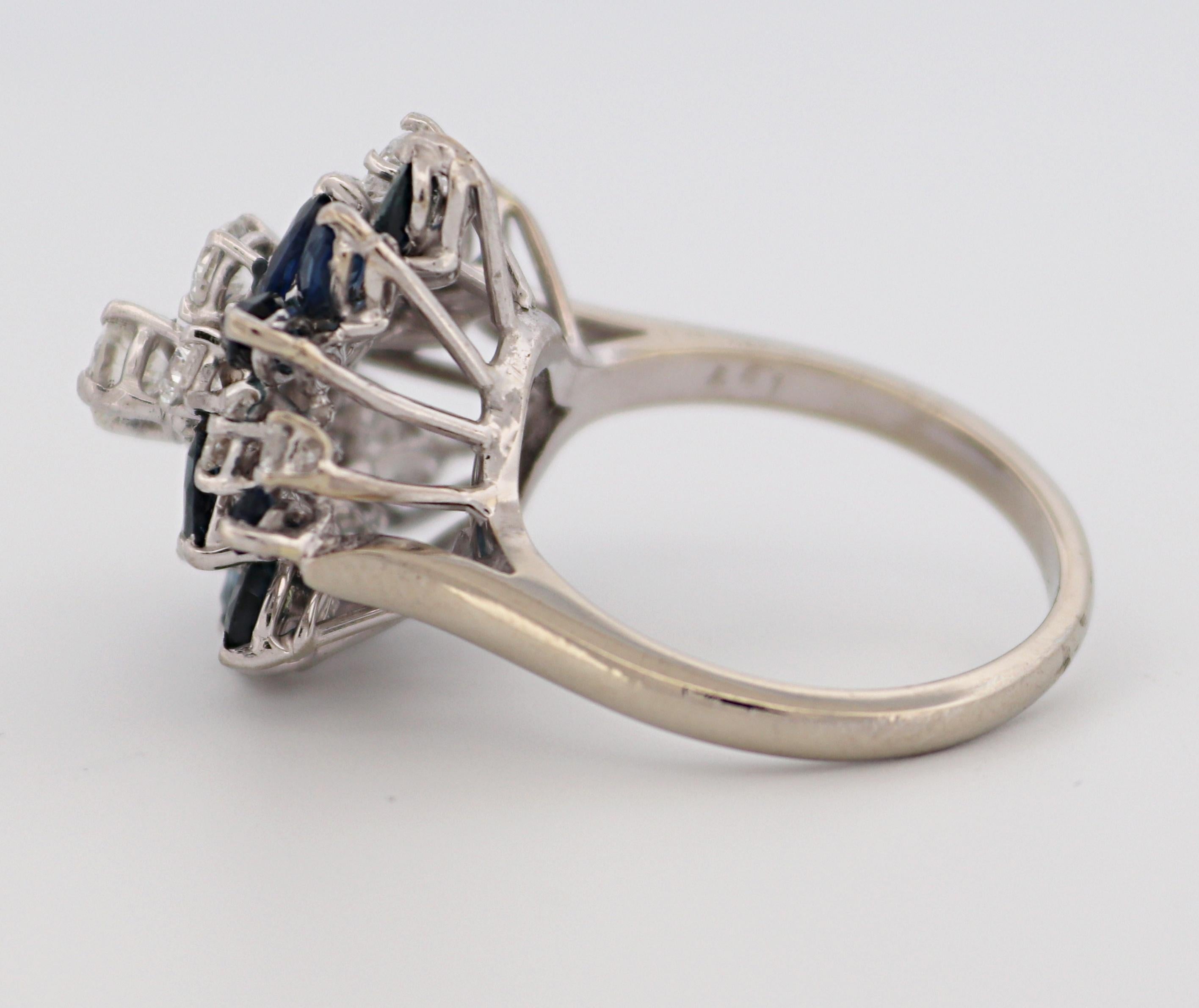 Diamant-, Saphir-Cluster-Ring aus 14 Karat Weißgold im Angebot 6