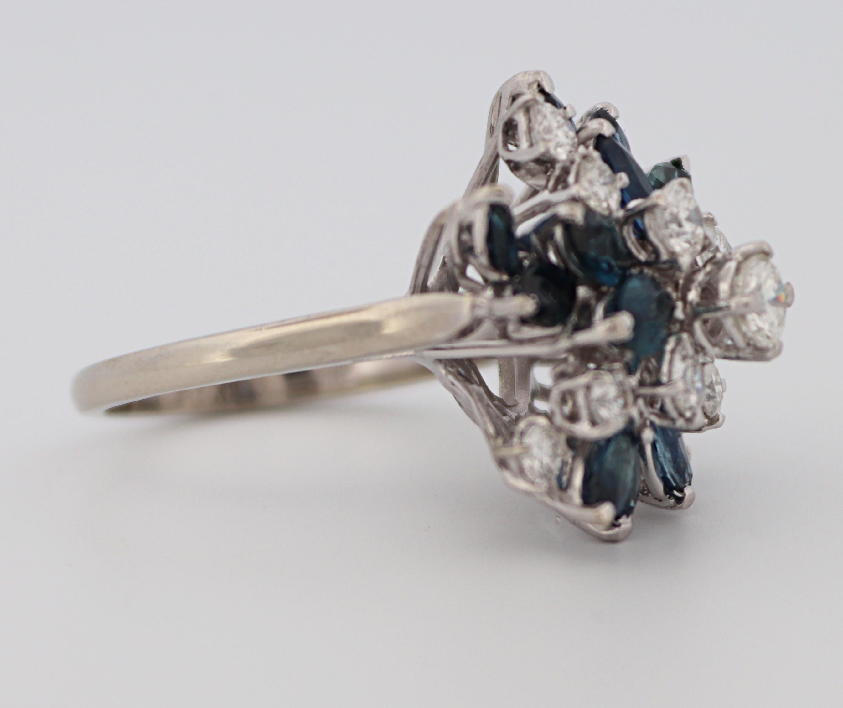 Diamant-, Saphir-Cluster-Ring aus 14 Karat Weißgold im Angebot 8