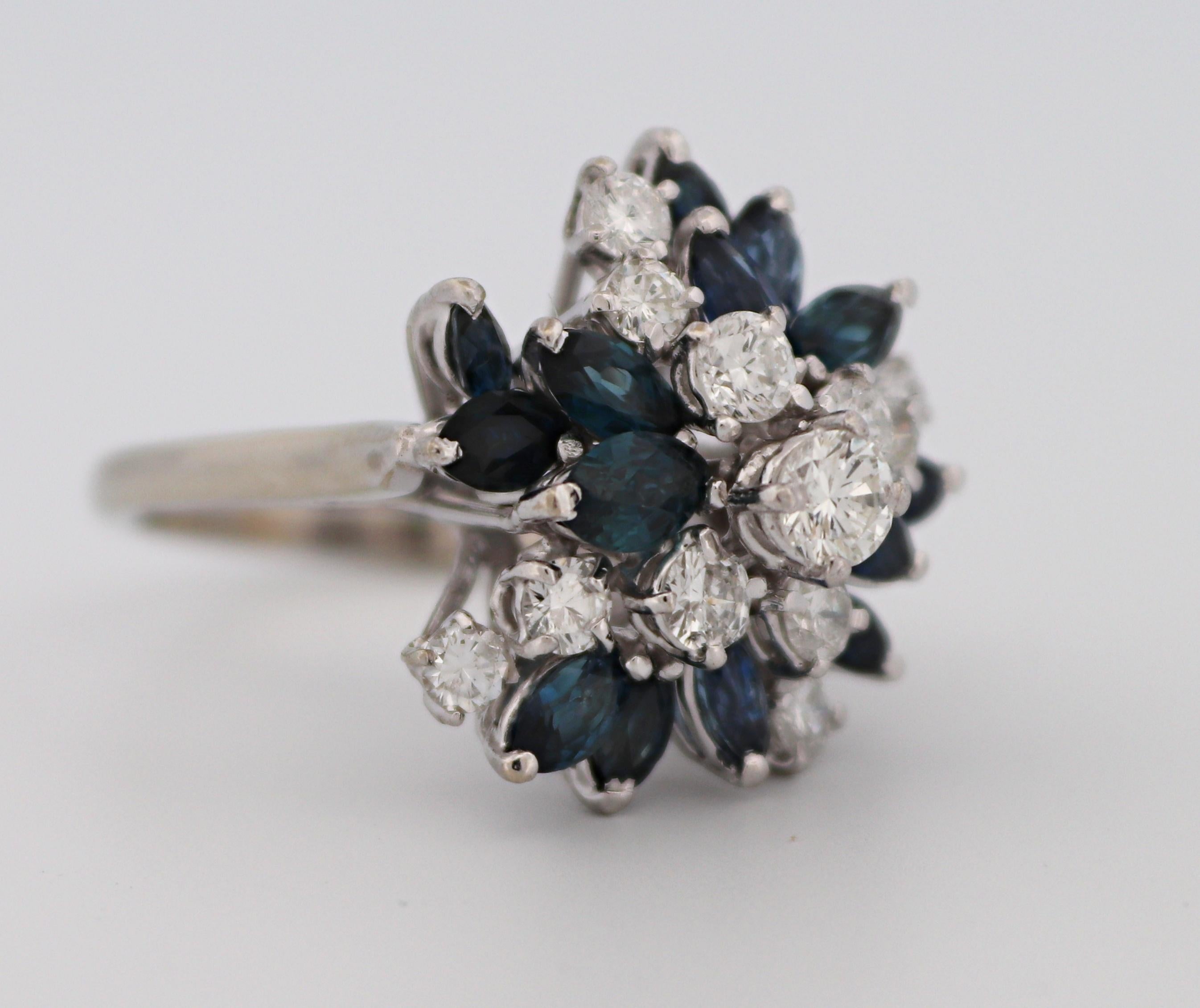 Diamant-, Saphir-Cluster-Ring aus 14 Karat Weißgold im Angebot 9