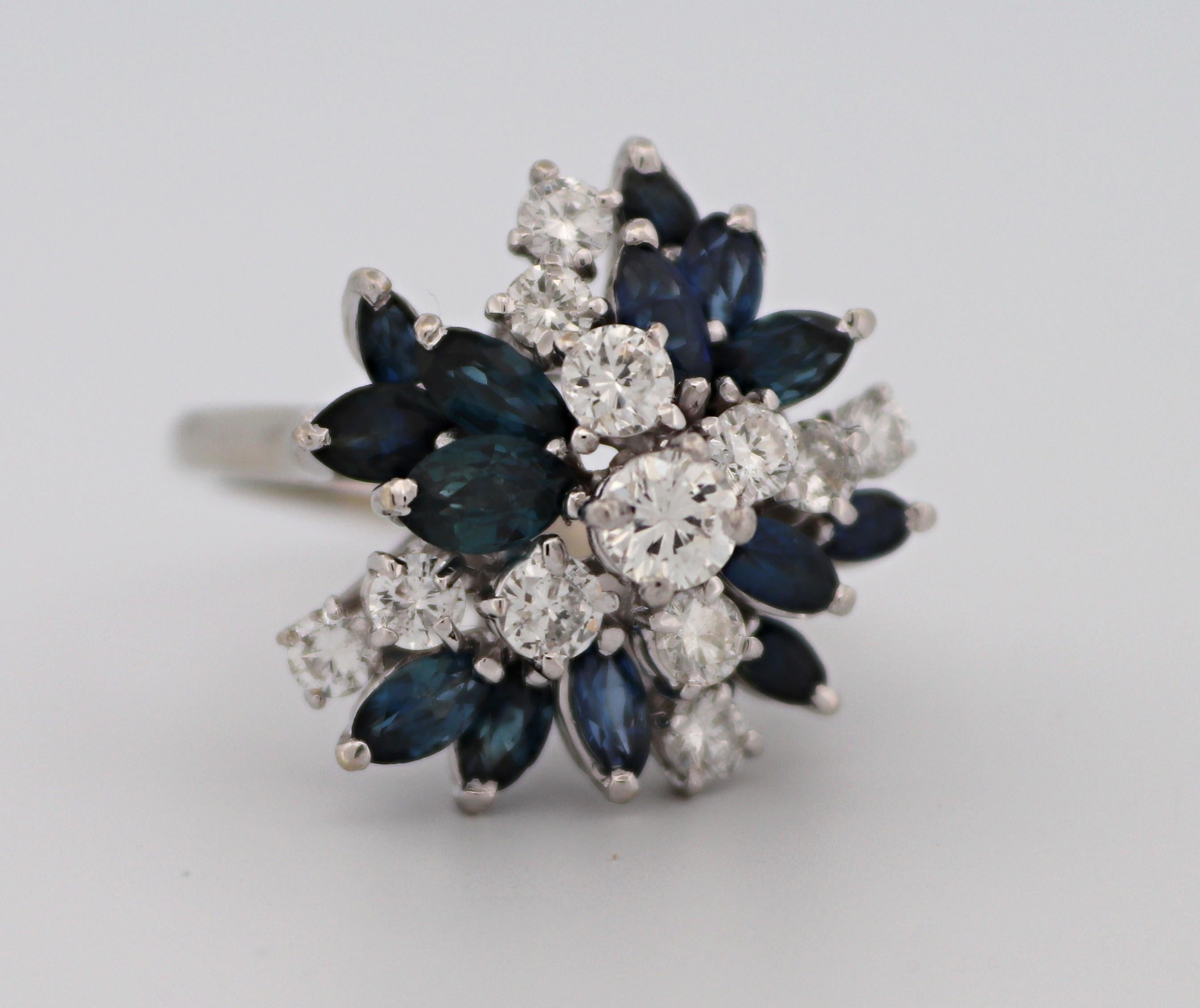Diamant-, Saphir-Cluster-Ring aus 14 Karat Weißgold im Angebot 10