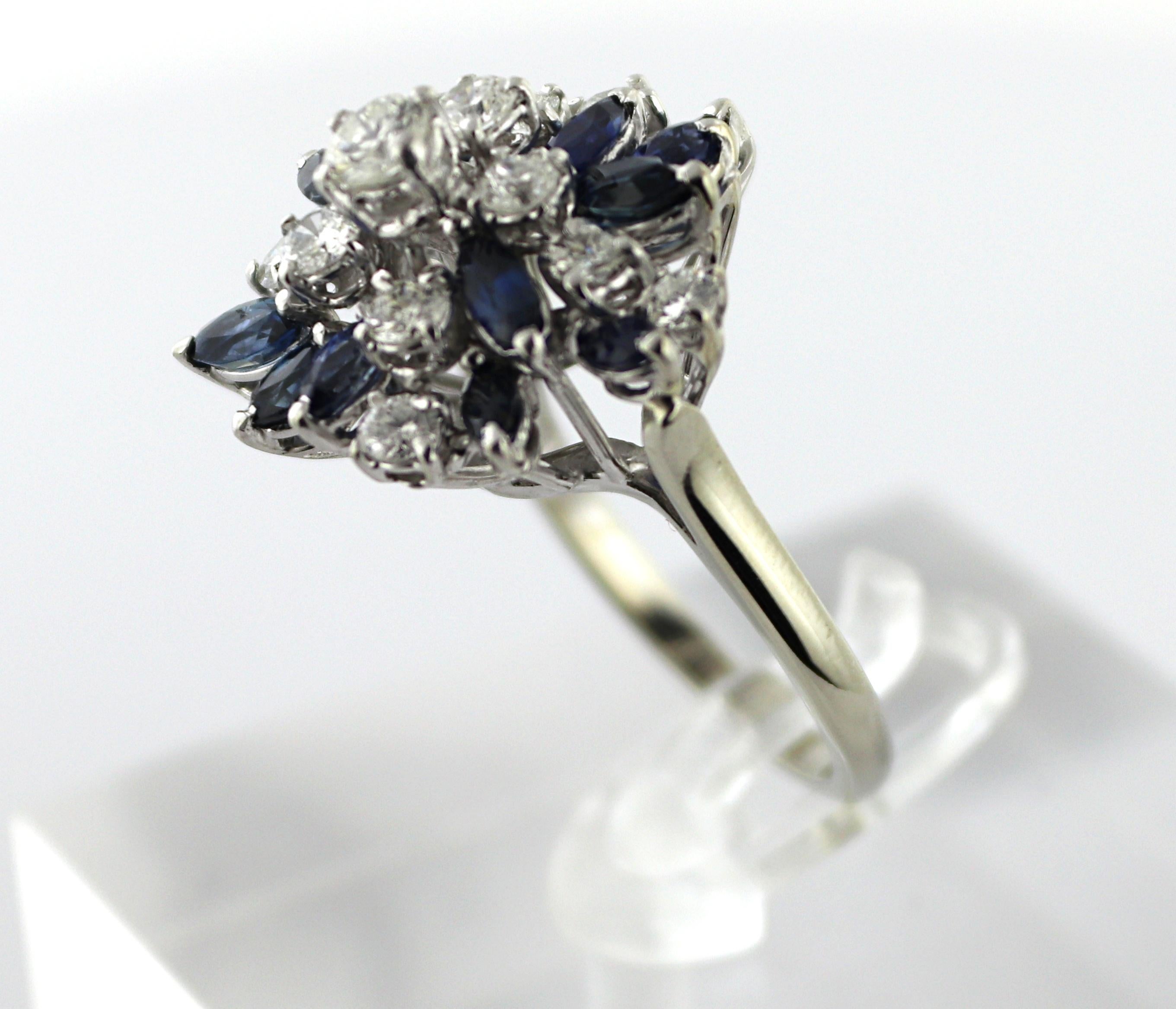 Diamant-, Saphir-Cluster-Ring aus 14 Karat Weißgold im Angebot 12
