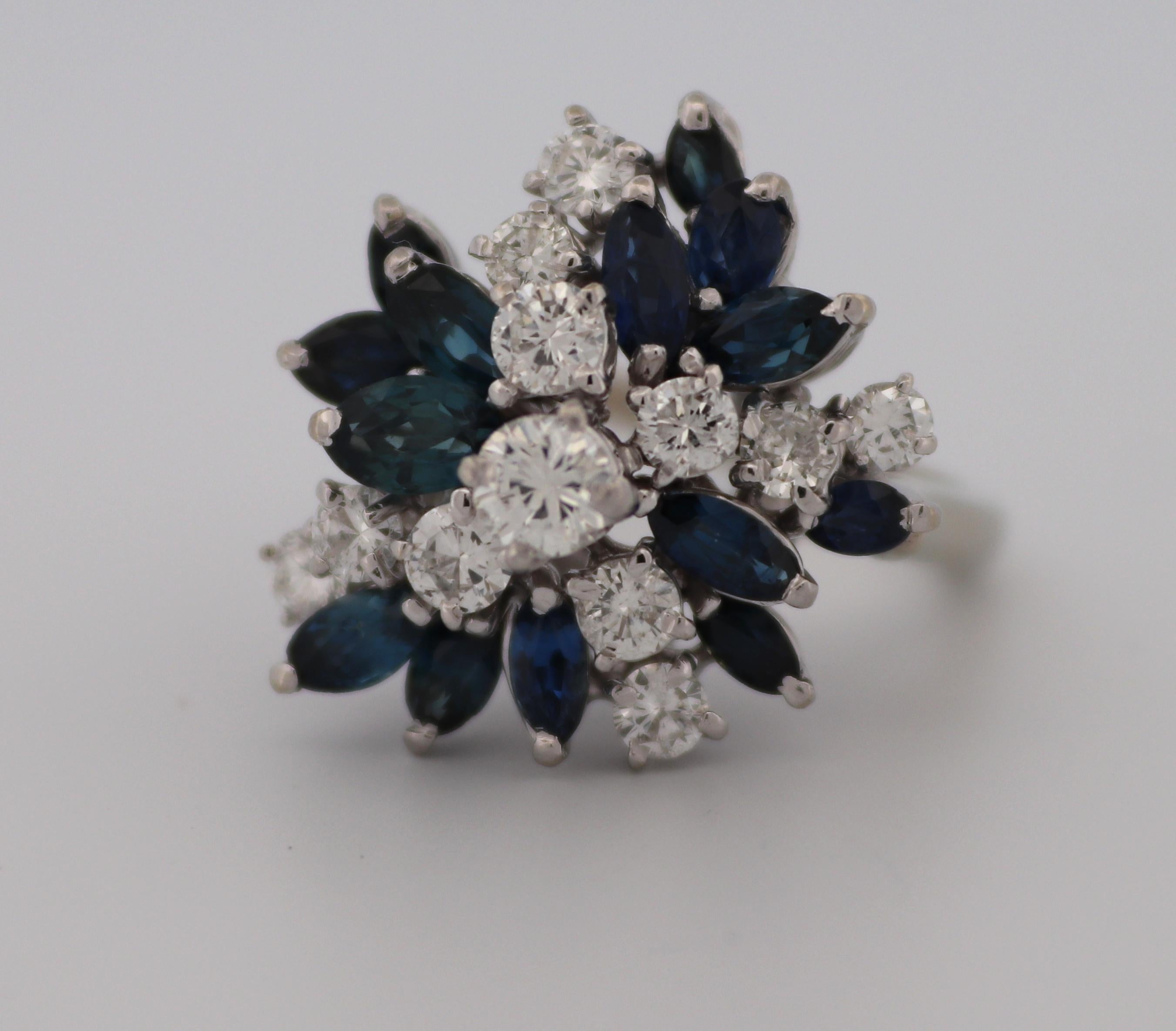 Diamant-, Saphir-Cluster-Ring aus 14 Karat Weißgold im Angebot 3