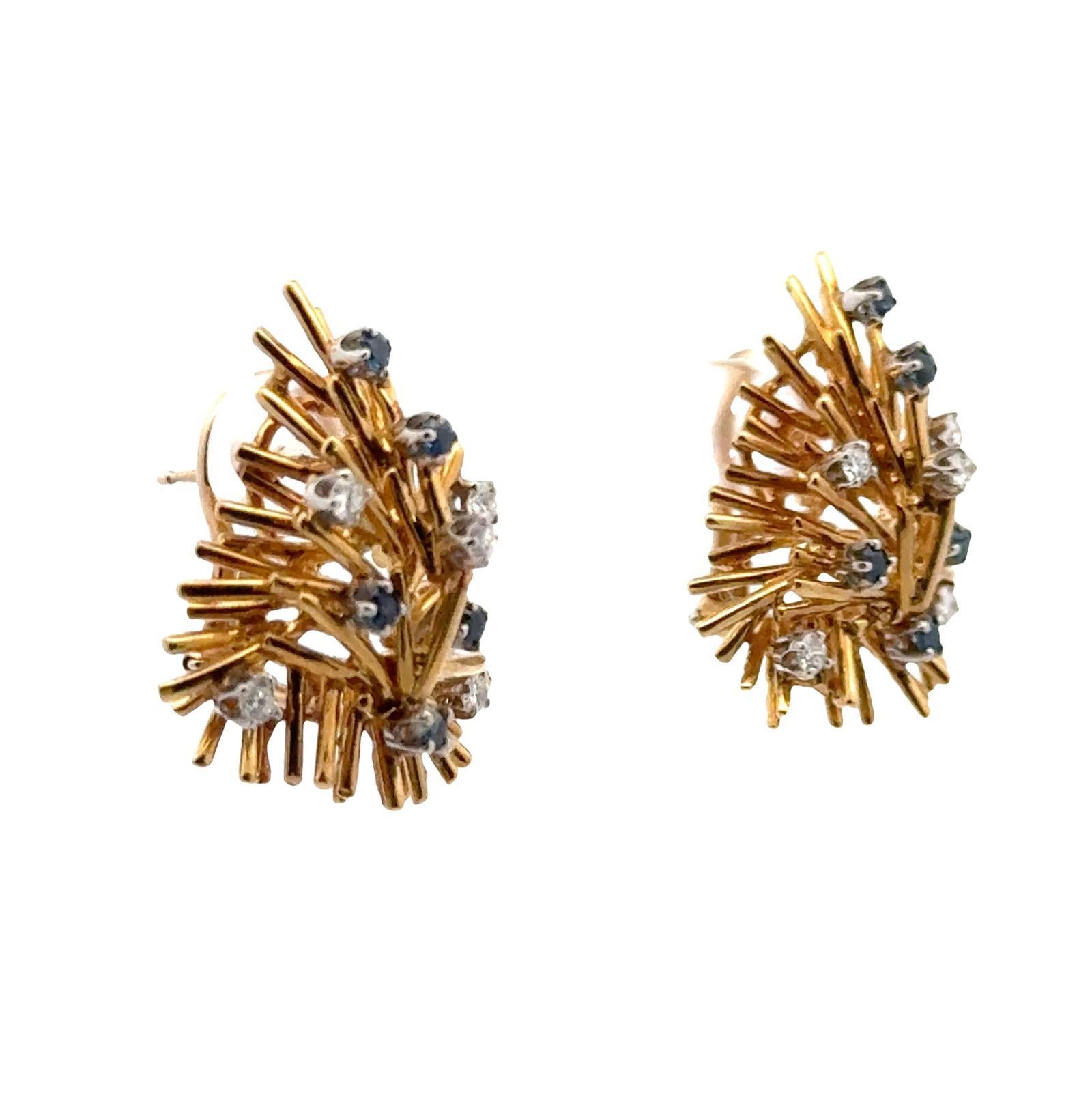 Boucles d'oreilles en or jaune 18 carats avec diamant et saphir Excellent état - En vente à Boca Raton, FL
