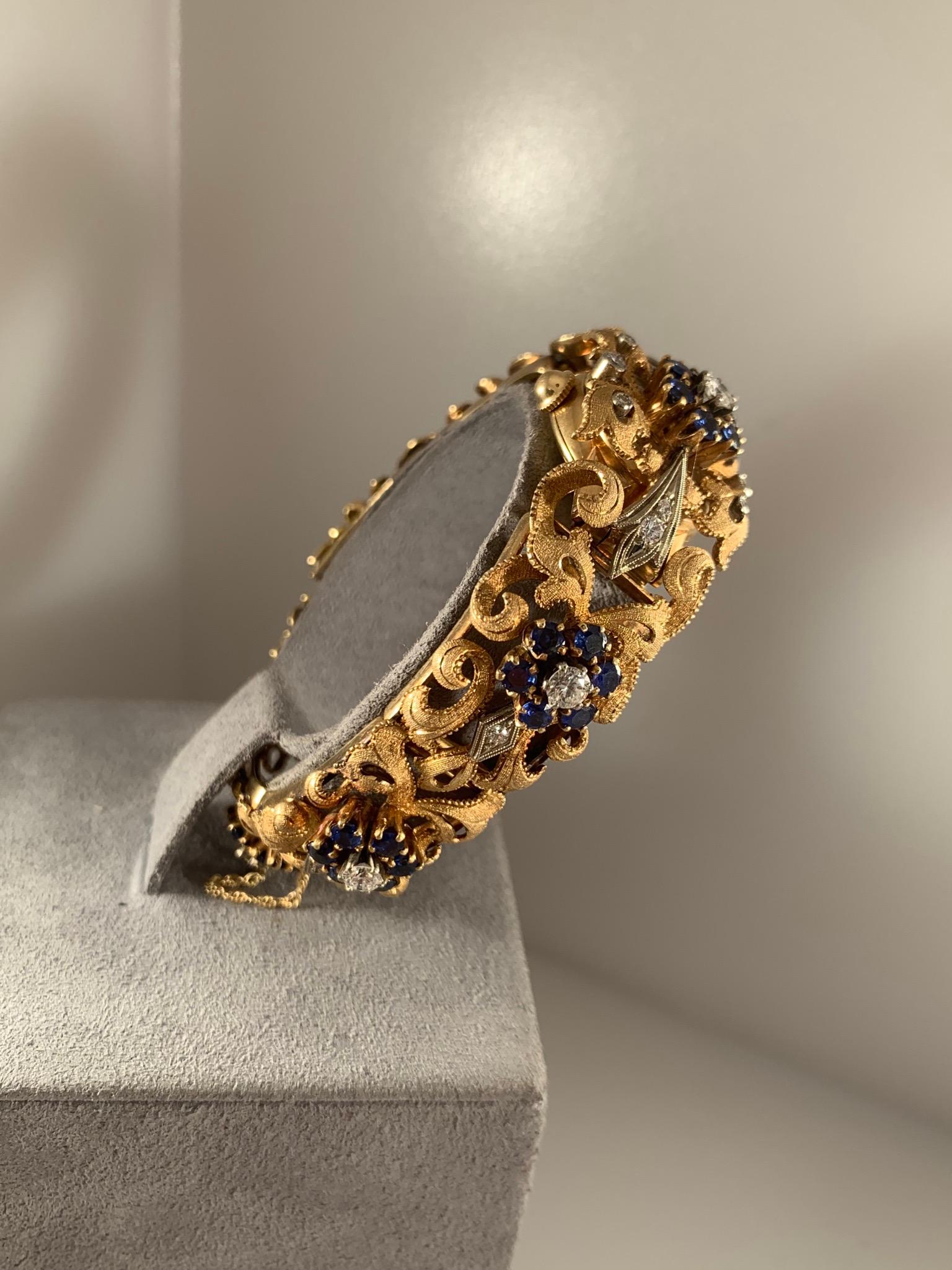 Movado Armbanduhr aus 18 Karat gebürstetem Gold mit Diamanten und Saphiren im Zustand „Gut“ in New York, NY