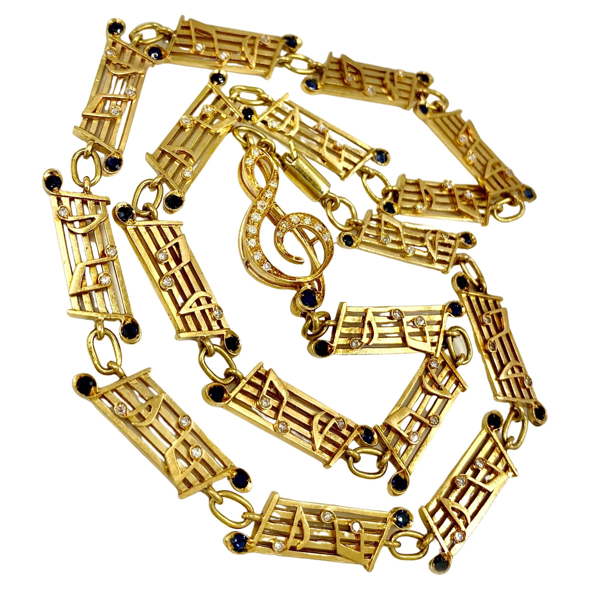 Eine fabelhafte Halskette aus 18 Karat Gelbgold mit Diamanten und Saphiren im Art-Déco-Stil - ein perfektes Geschenk für einen Musikliebhaber oder Künstler.
Sie besteht aus siebzehn miteinander verbundenen, handgefertigten Tonleitern, die jeweils