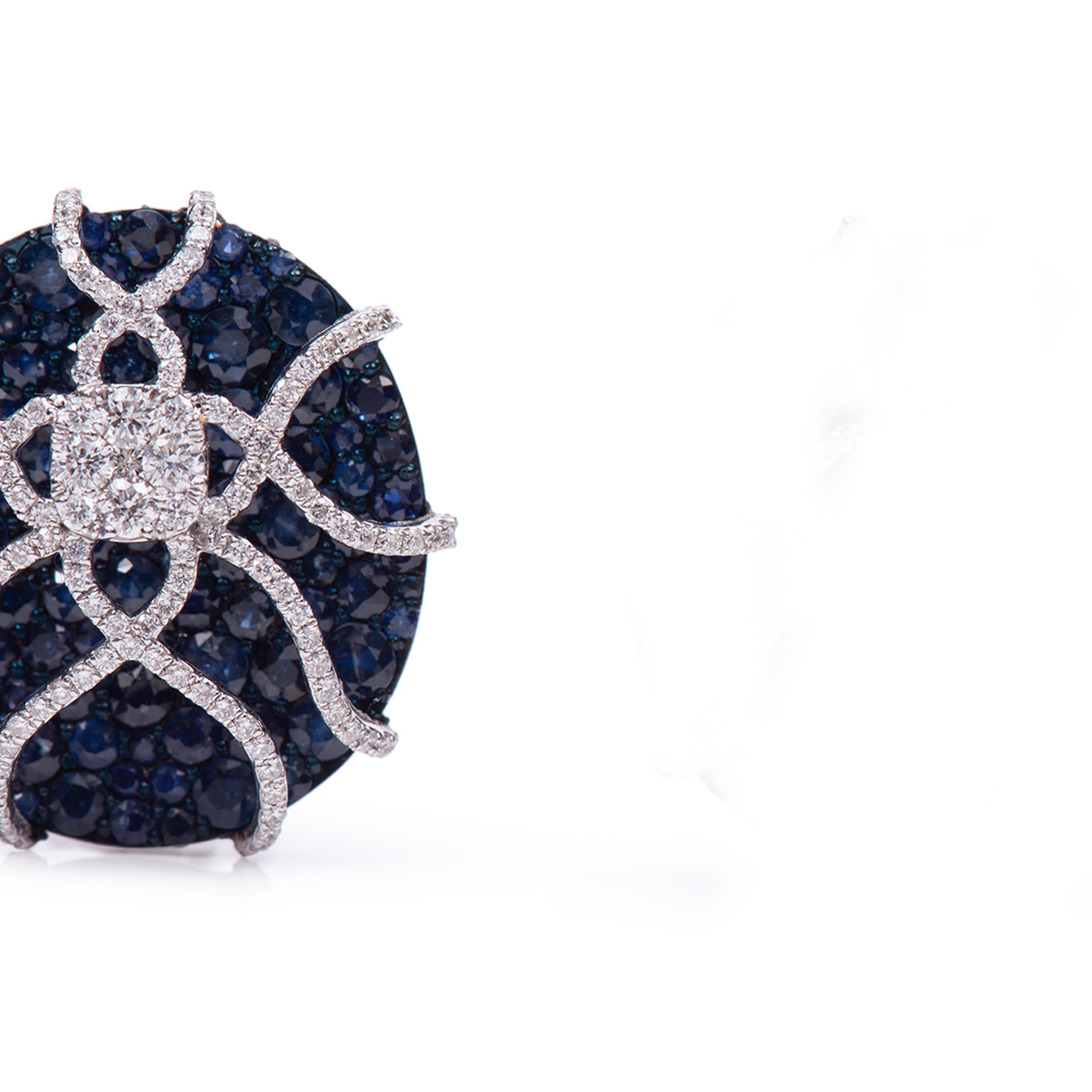 Diamond Sapphire 3 Dimension Ear Clip In New Condition For Sale In New York, NY