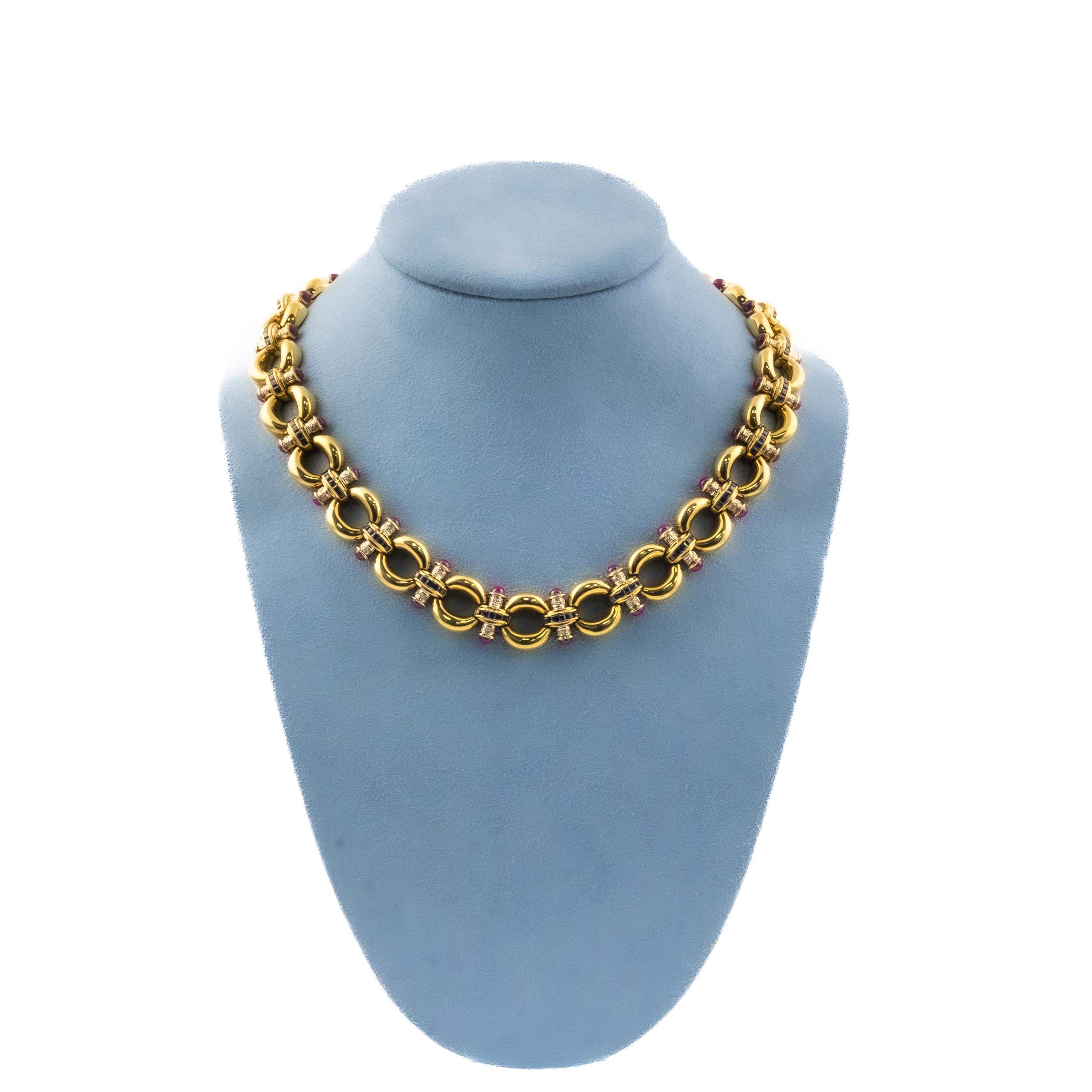 Gold Gliederhalskette mit Diamanten, Saphiren und Cabochon-Rubinen (Retro) im Angebot