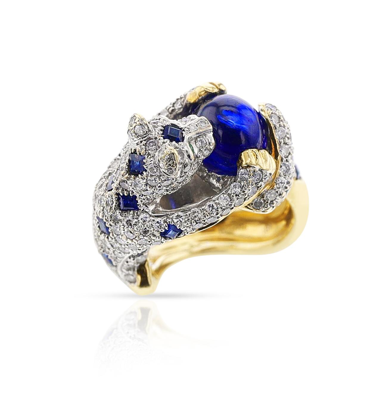 Round Cut Diamond, Sapphire, and Emerald Panther Ring, 18 Karat Gold For Sale