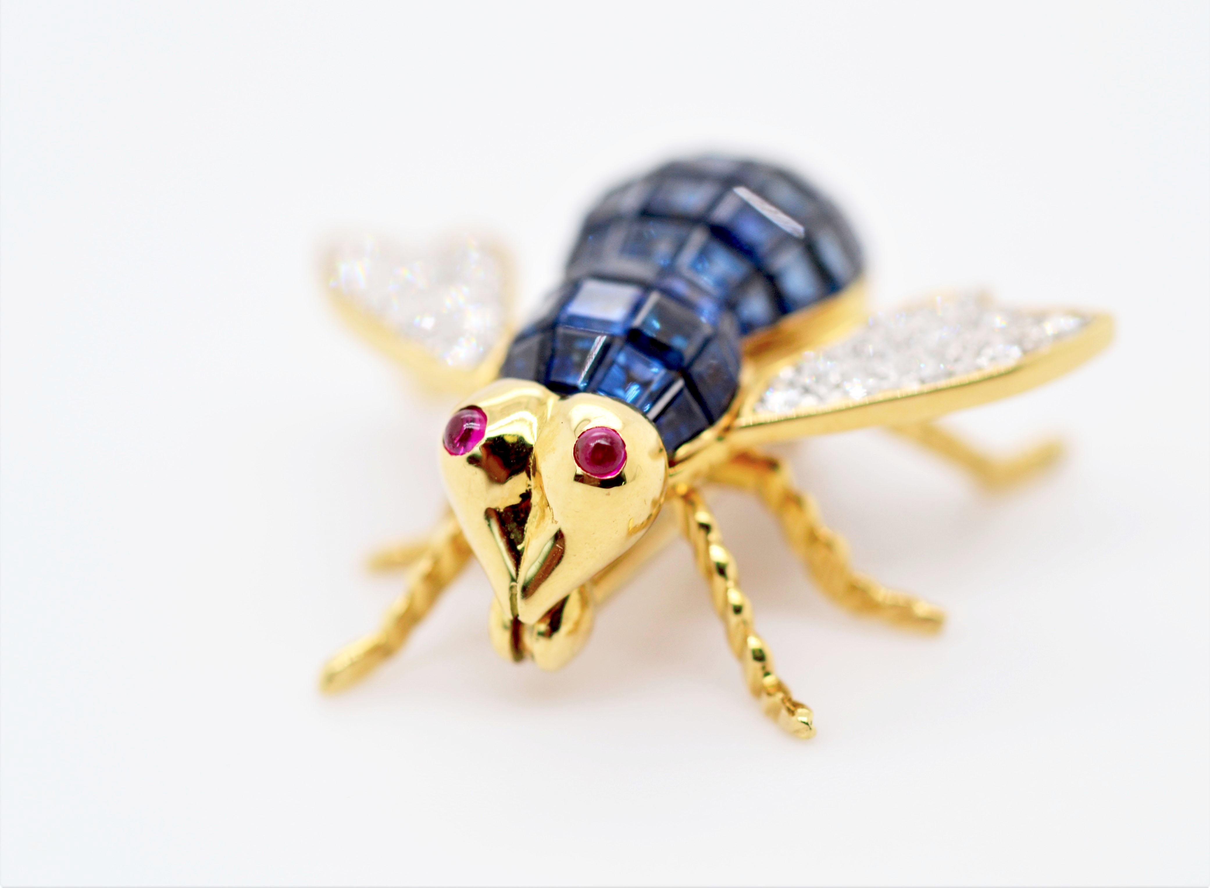 Modern Diamond, Sapphire and Ruby Insect Brooch in 18 Karat Yellow Gold For Sale