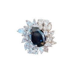 Anillo de diamantes, zafiro oval y oro blanco, diamantes talla marquesa y brillante
