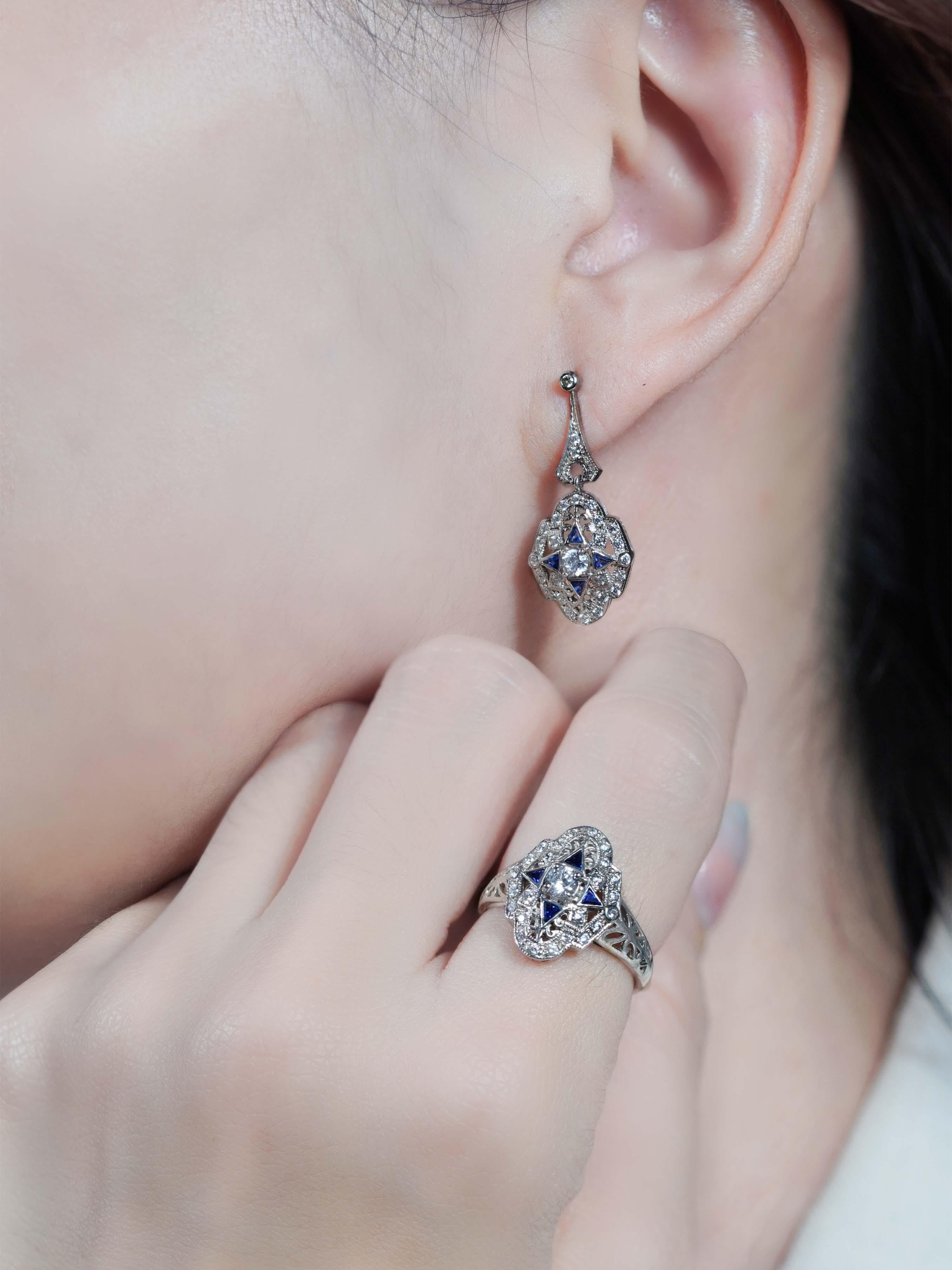 Art déco Boucles d'oreilles pendantes en or blanc 14 carats, diamant saphir, style Art Déco en vente