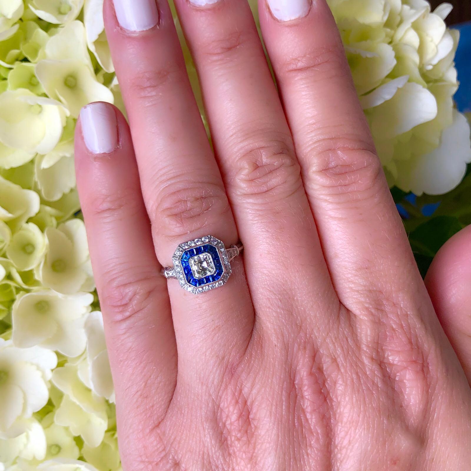 Ring im Art-Déco-Stil mit Diamanten und Saphiren Damen im Angebot