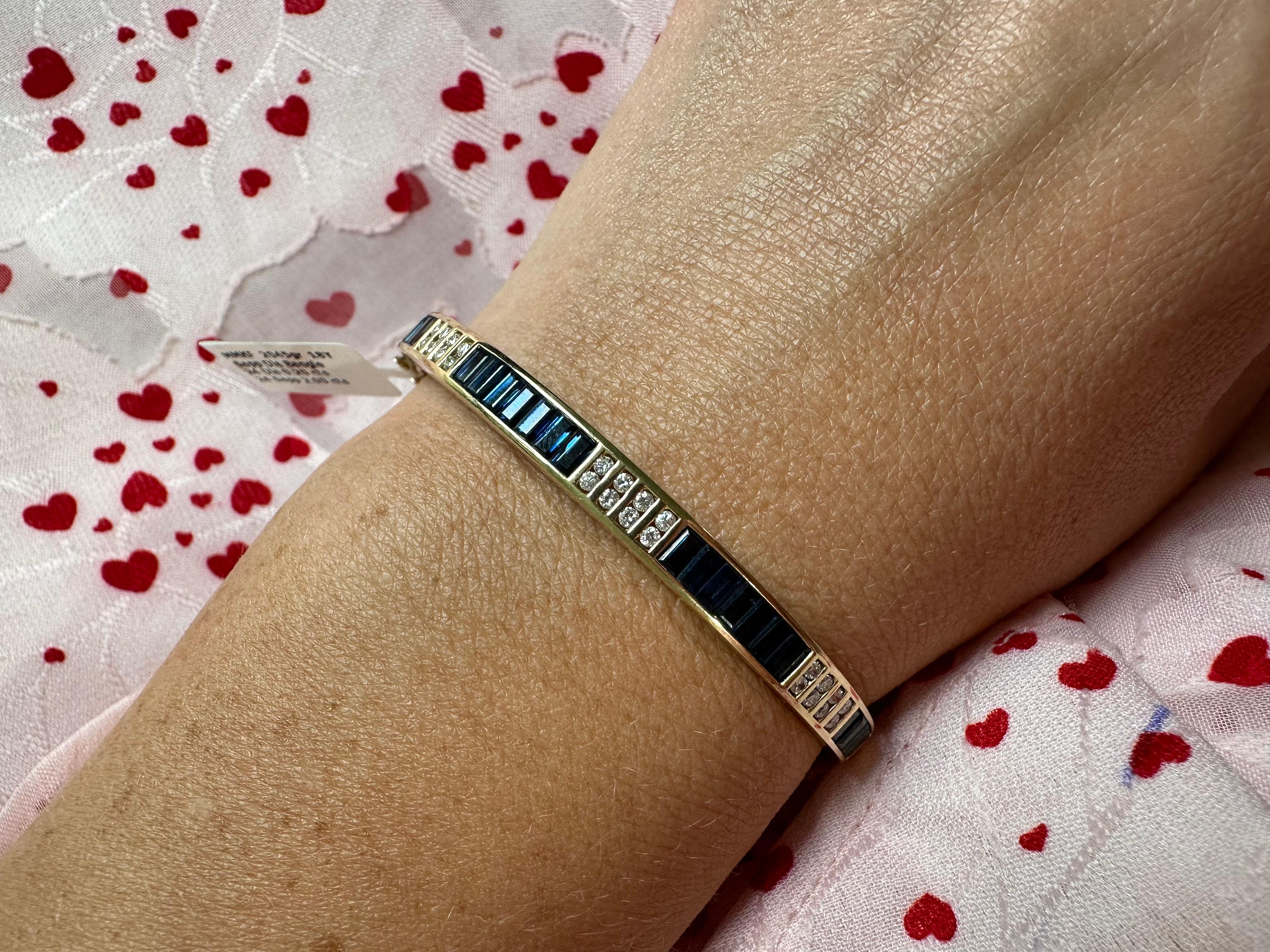 Bracelet jonc en or jaune 18 carats avec diamants et saphirs Unisexe en vente