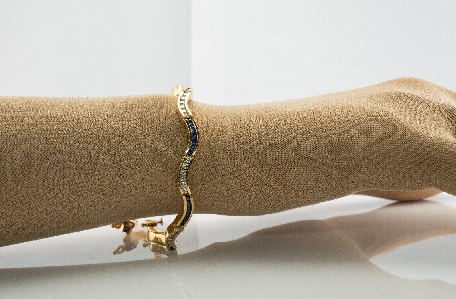 Armband 14K Gold Wave Curvy mit Diamanten und Saphiren, geschwungen im Zustand „Gut“ im Angebot in East Brunswick, NJ