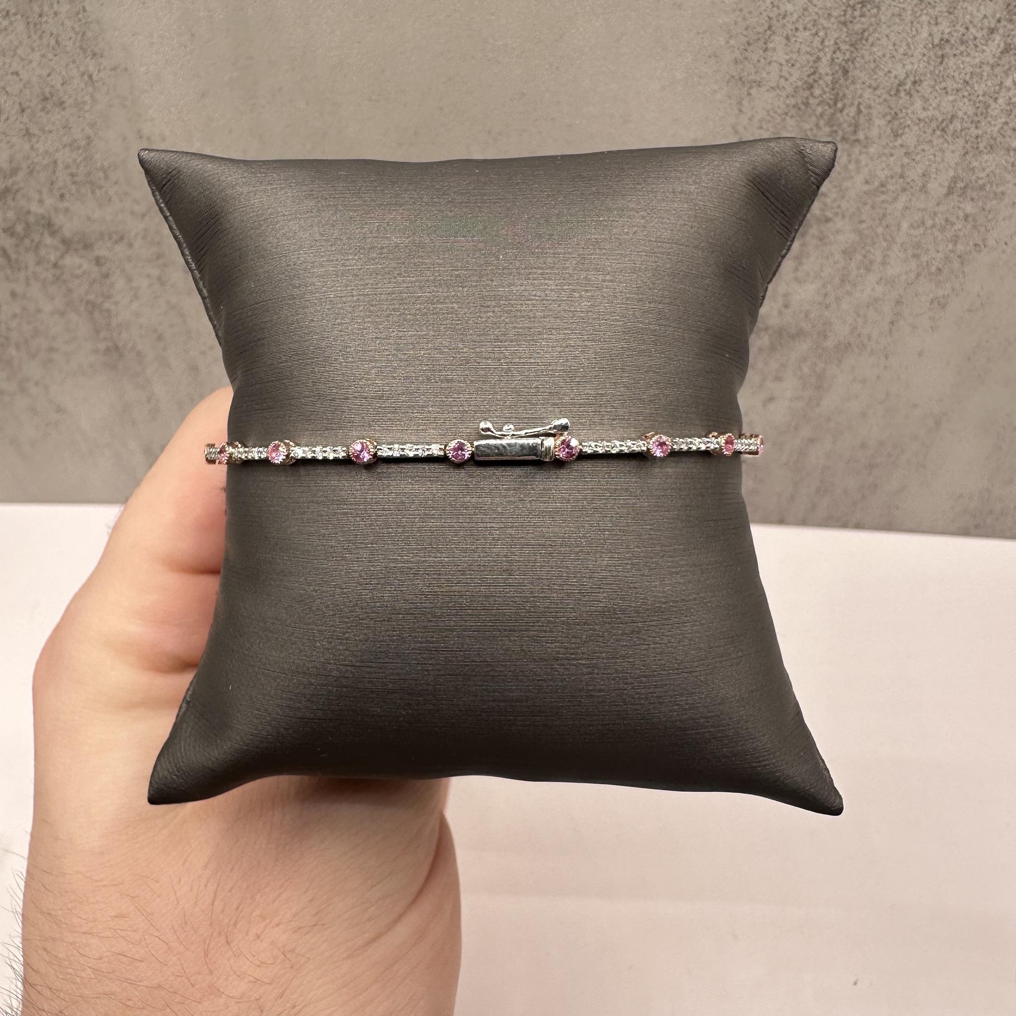 Taille ronde Bracelet diamant et saphir en or bicolore 18kt - diamant 0.70ctw, saphir 0.75ctw en vente