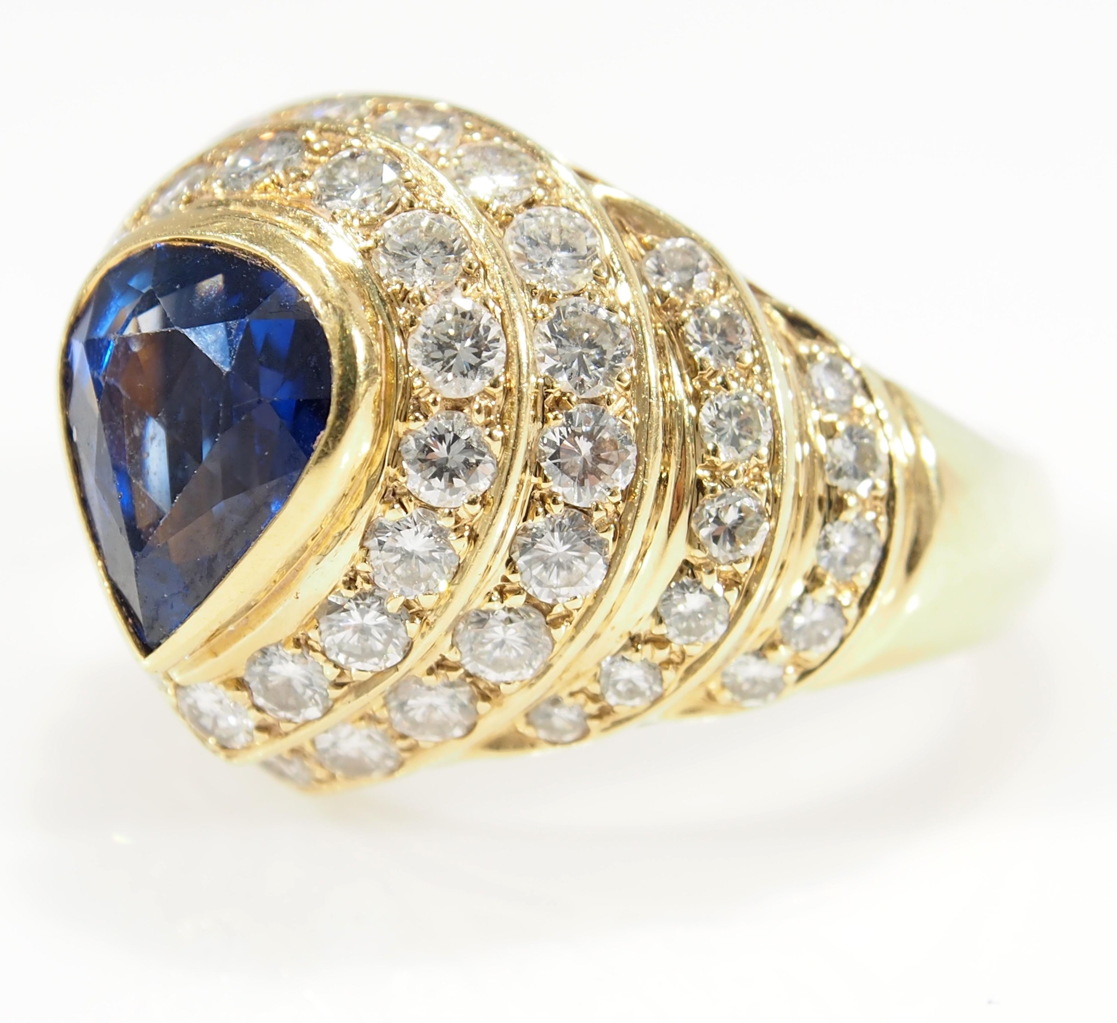 Diamond Sapphire Dome Ring Retro Yellow Gold 18 Karat In Good Condition In Boca Raton, FL