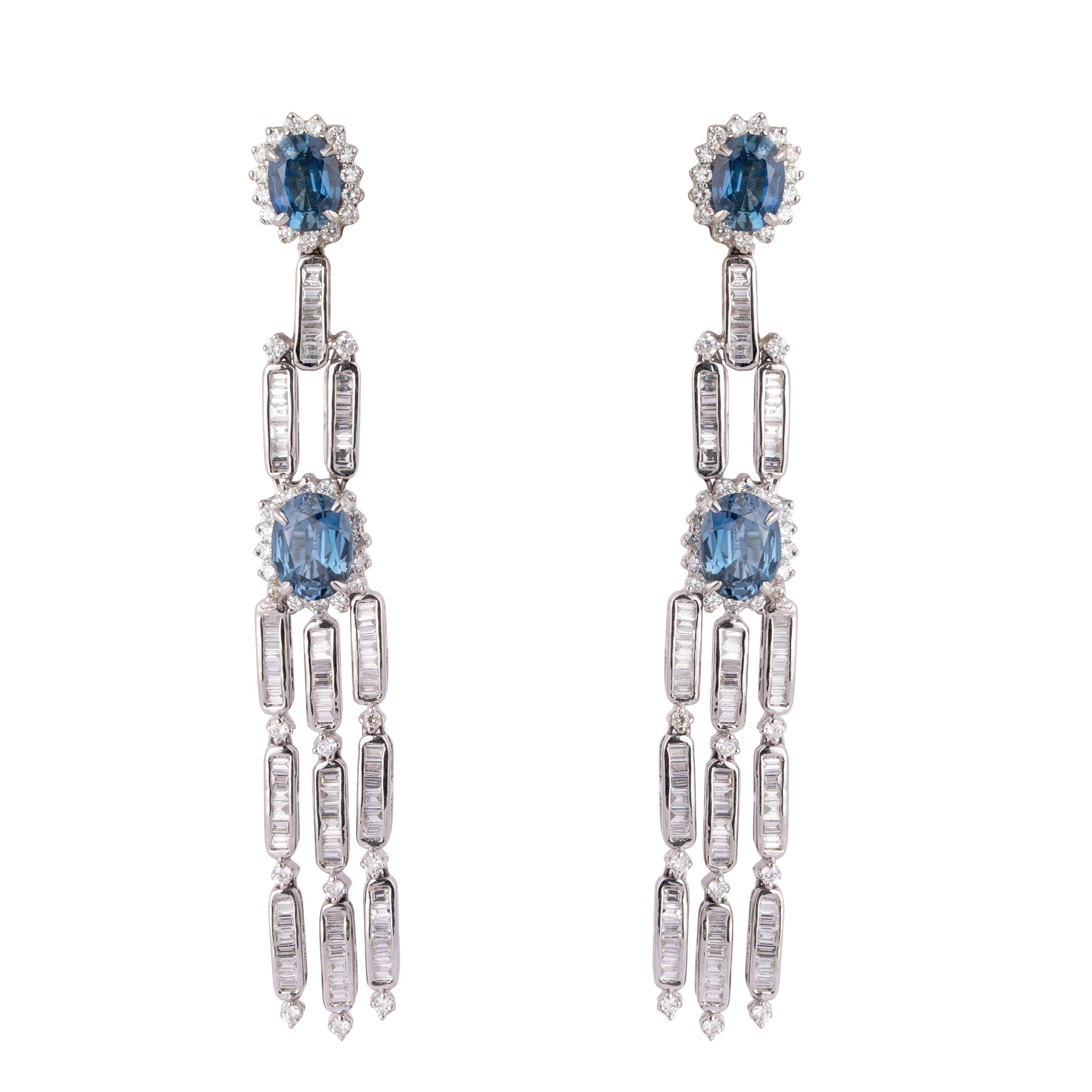 Taille coussin antique Bleu diamant  Boucle d'oreille saphir en or 18k en vente