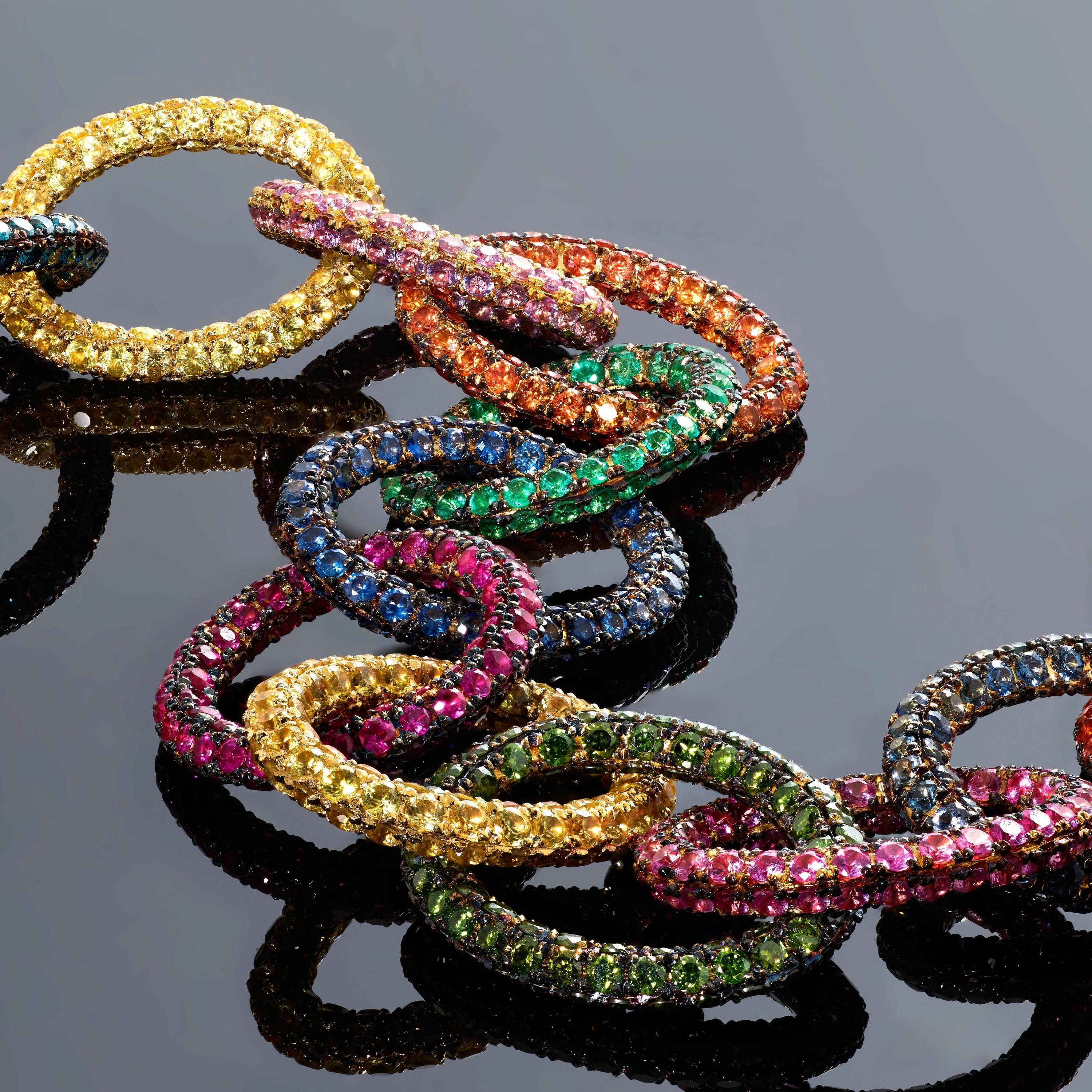 Diamond, Sapphire, Emerald and Tsavorite Link Bracelet set in Yellow Gold In New Condition For Sale In Porto, PT