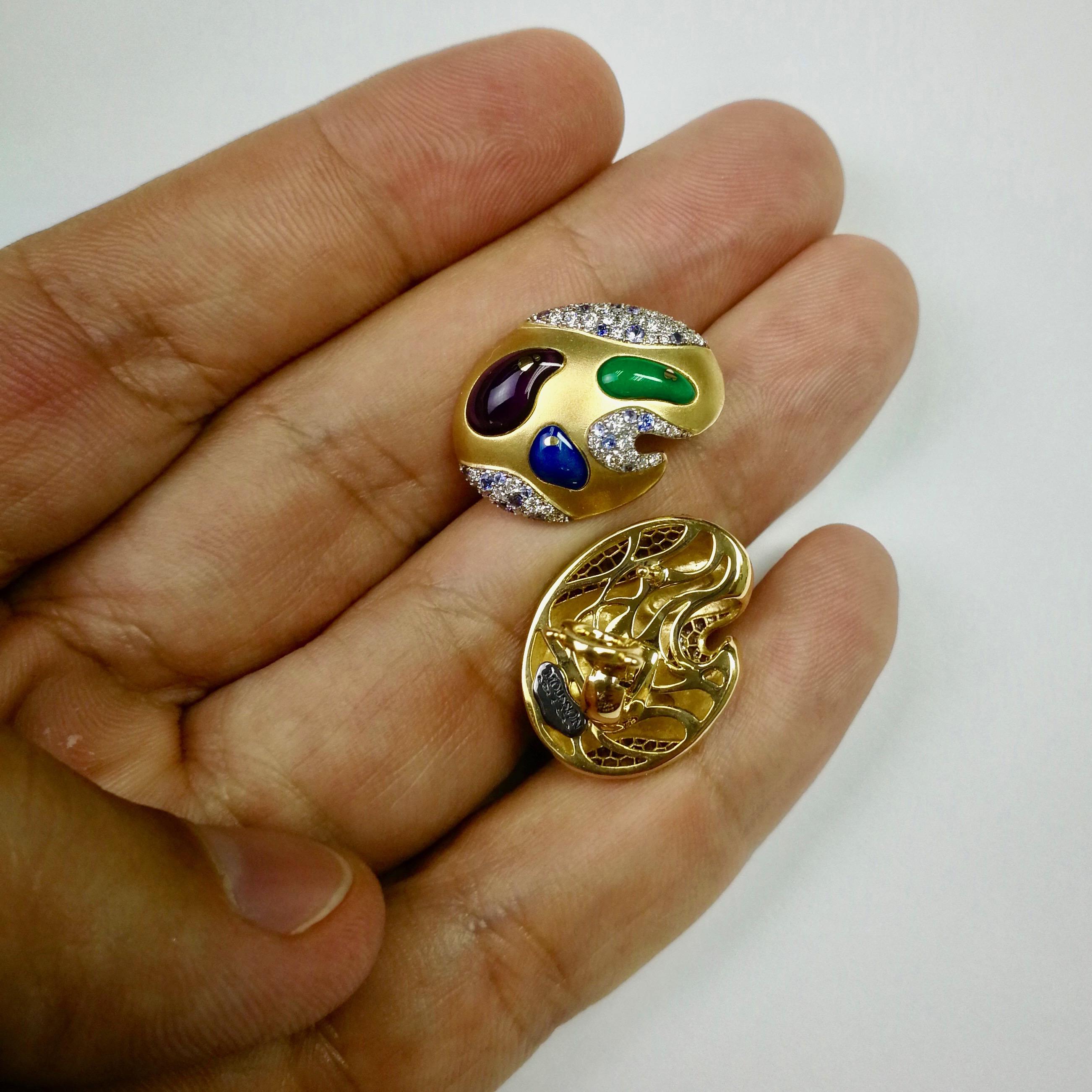 Diamant-Saphir-Emaille-Ohrringe aus 18 Karat Gelbgold Palette im Angebot 1