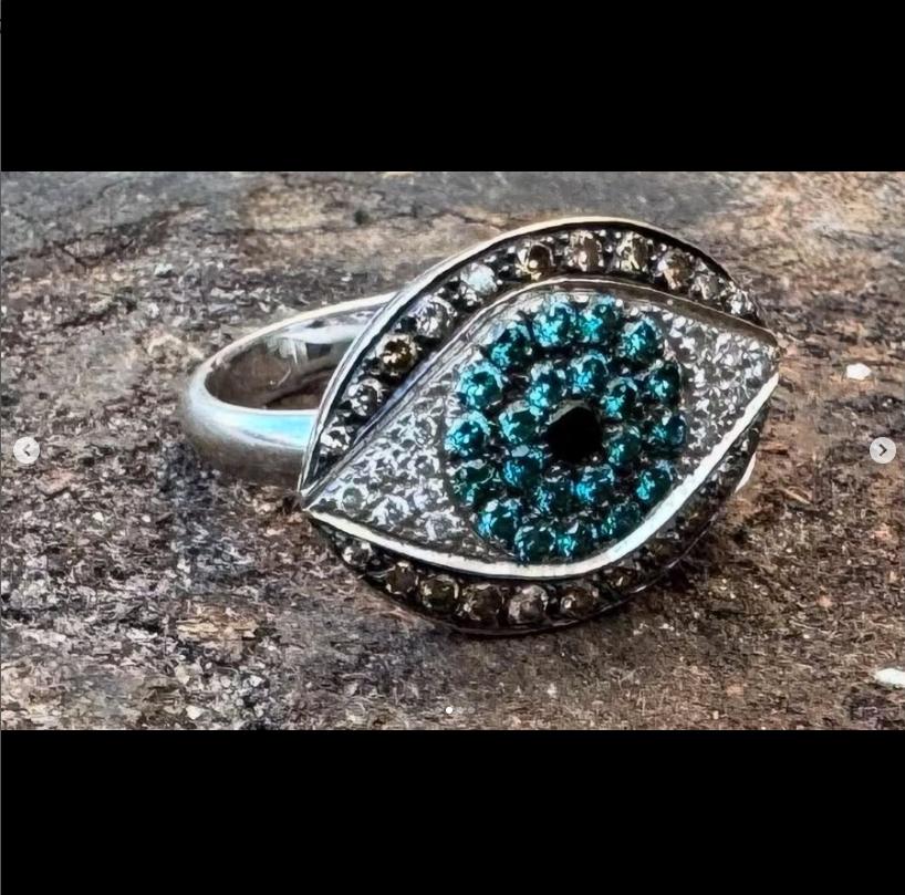 Contemporary Diamond & Sapphire EYE diamond ring For Sale