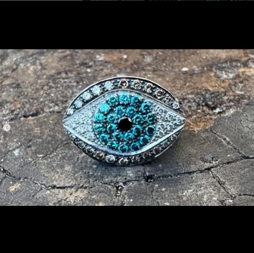 Diamond & Sapphire EYE diamond ring In New Condition For Sale In Birmingham, MI