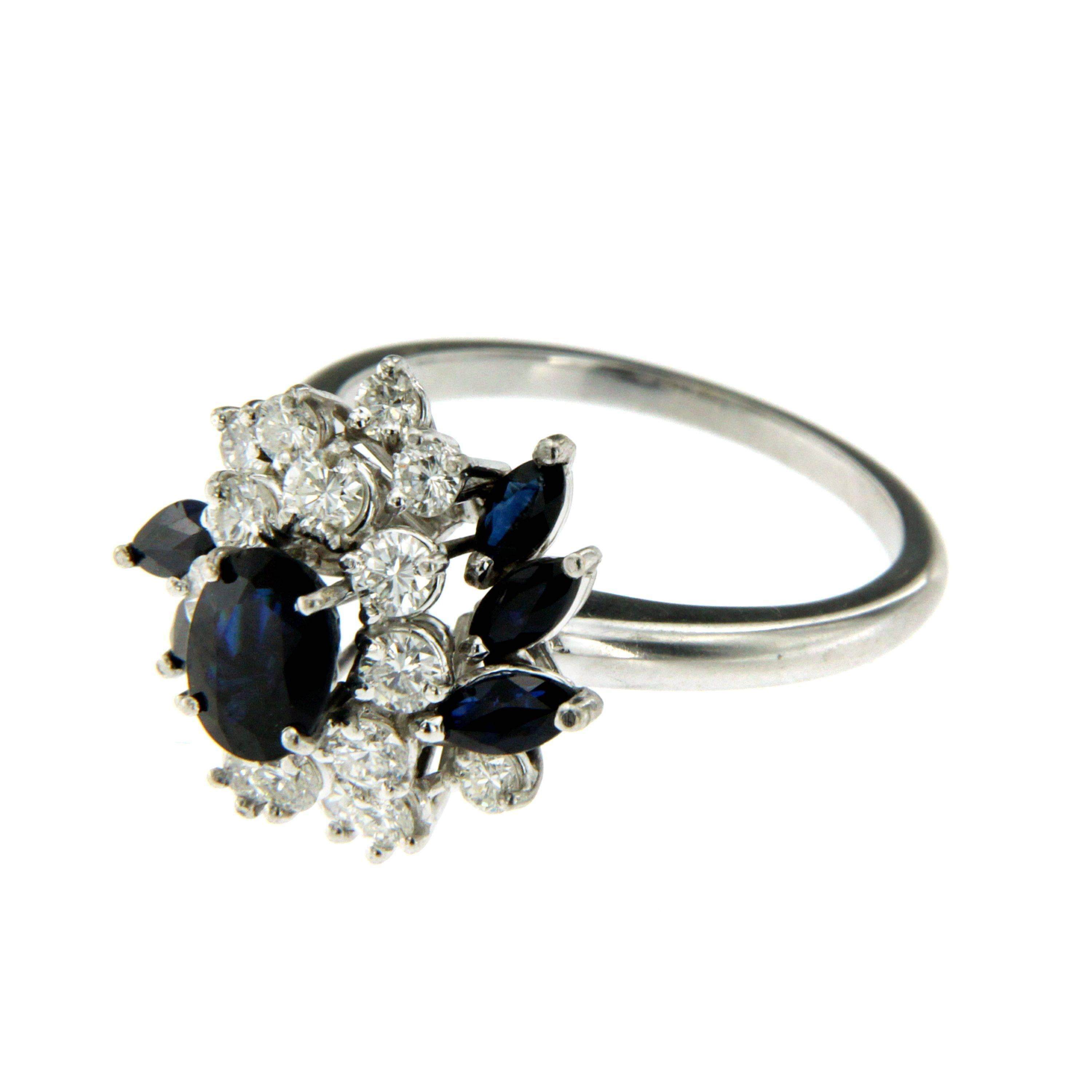 Diamond Sapphire Gold Cluster Ring In New Condition In Napoli, Italy