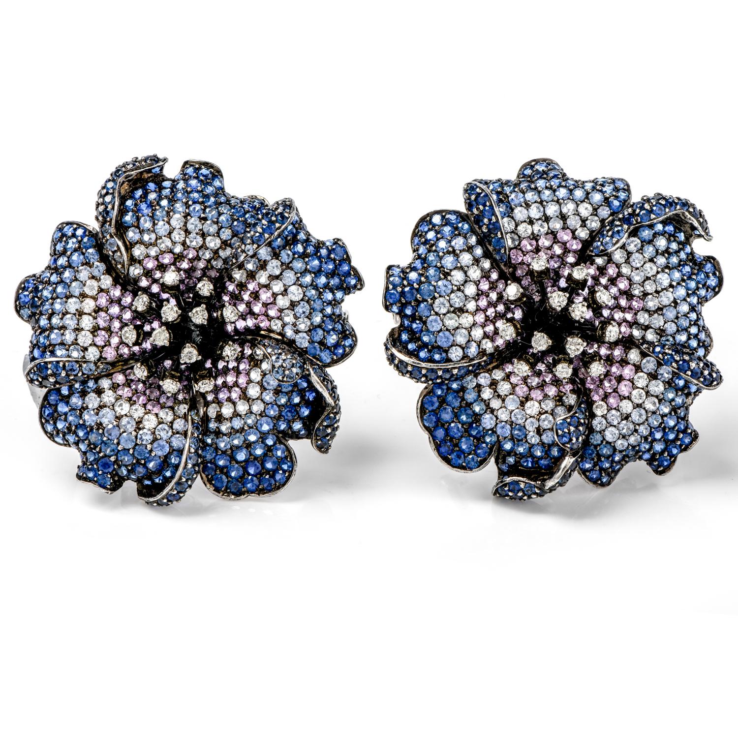 Moderne Collier de perles multibrins en or, diamants et saphirs et broches à double fleur en vente