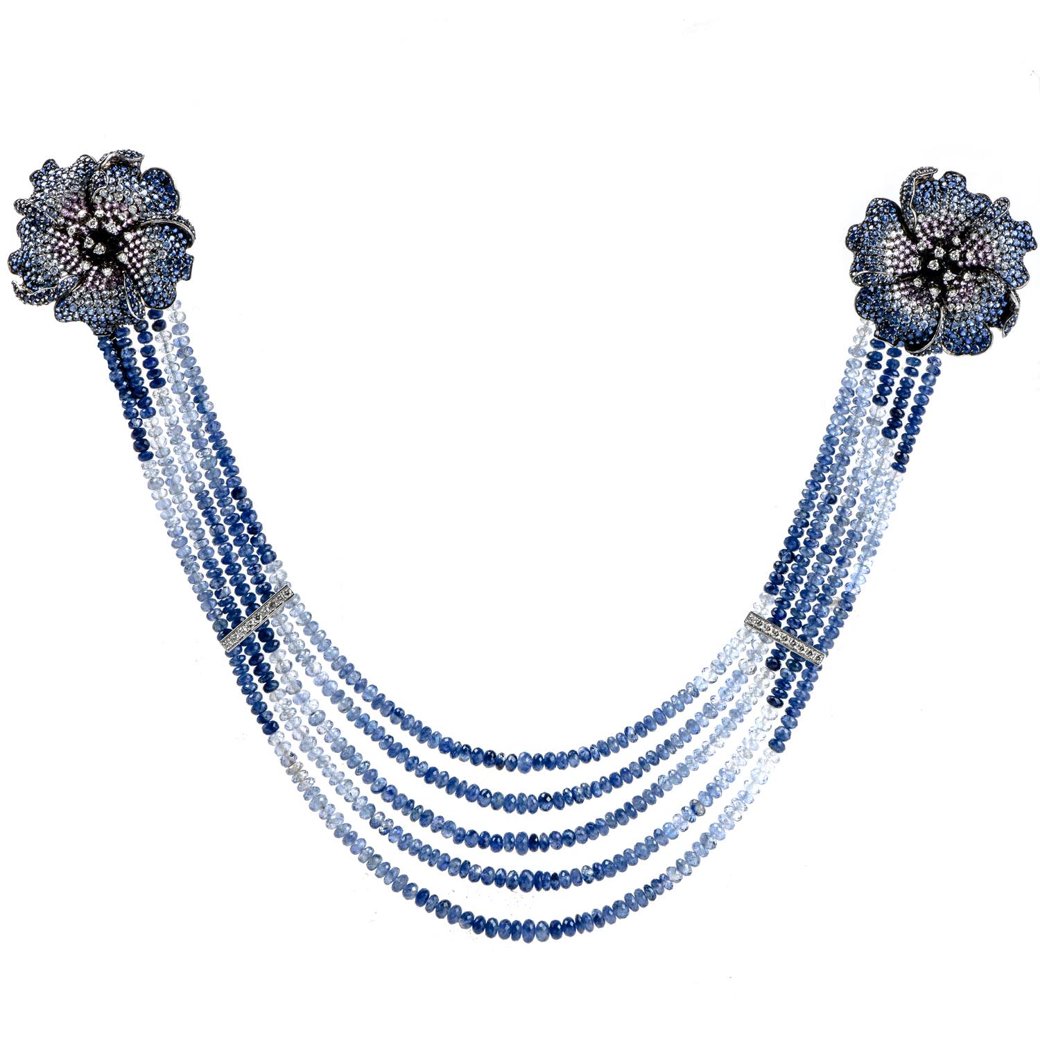  Mehrstrangige Perlenkette und Doppelblumenbroschen mit Diamanten, Saphiren und Goldperlen (Rundschliff) im Angebot