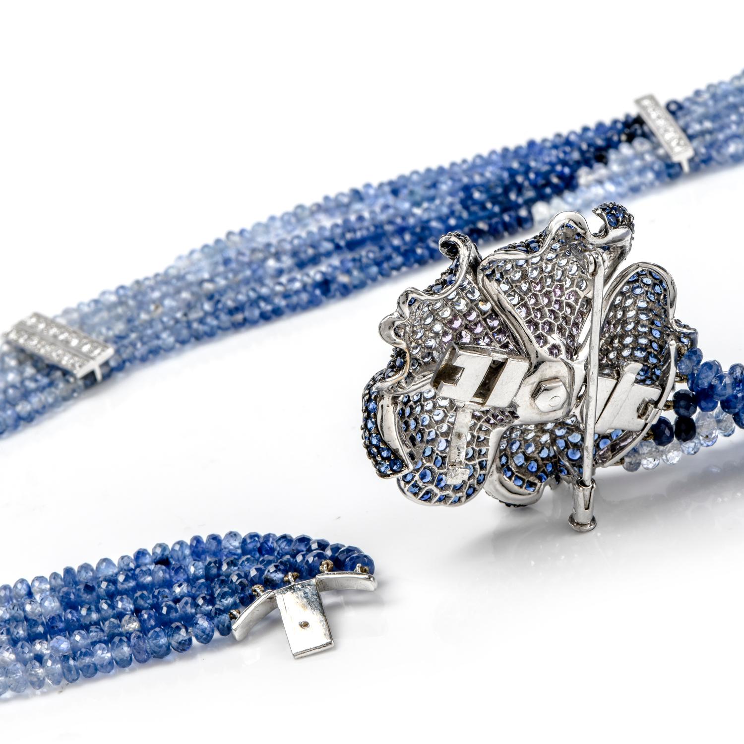 Collier de perles multibrins en or, diamants et saphirs et broches à double fleur en vente 1