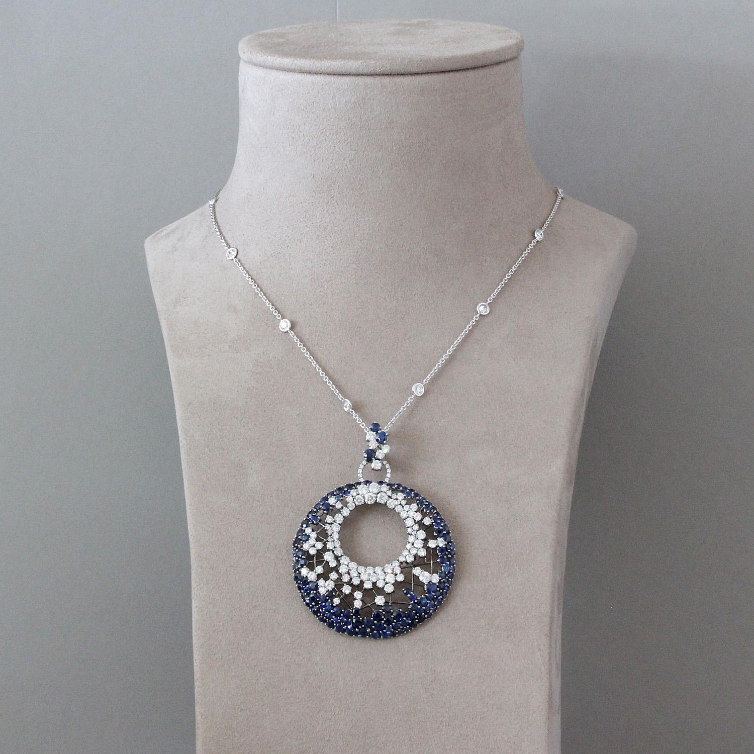 Diamond Sapphire Gold Webb Pendant Necklace In New Condition In Beverly Hills, CA