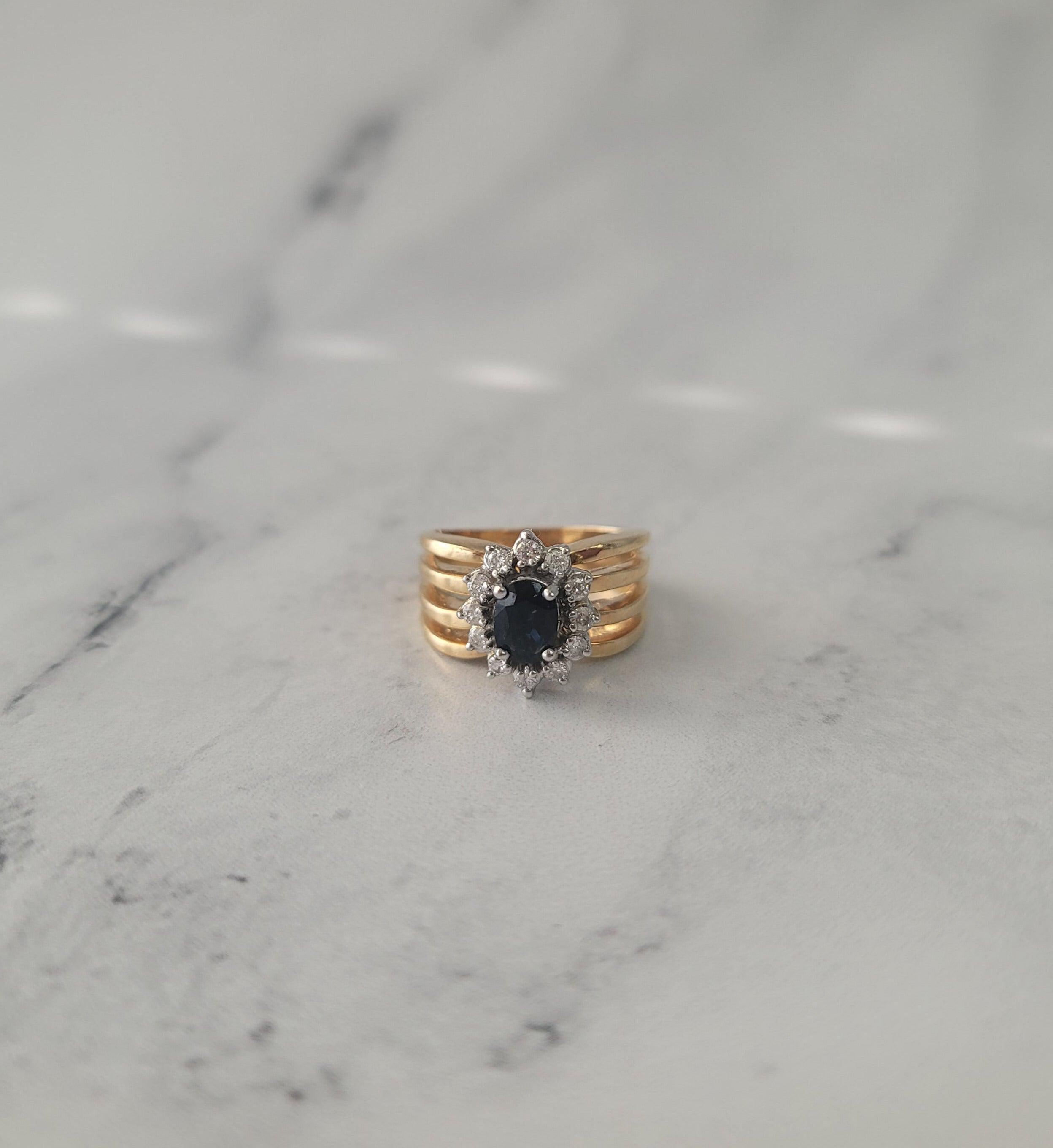 Anello di fidanzamento con diamante e zaffiro aureolato 1,25cttw in oro giallo 14k In condizioni Nuovo in vendita a Sugar Land, TX