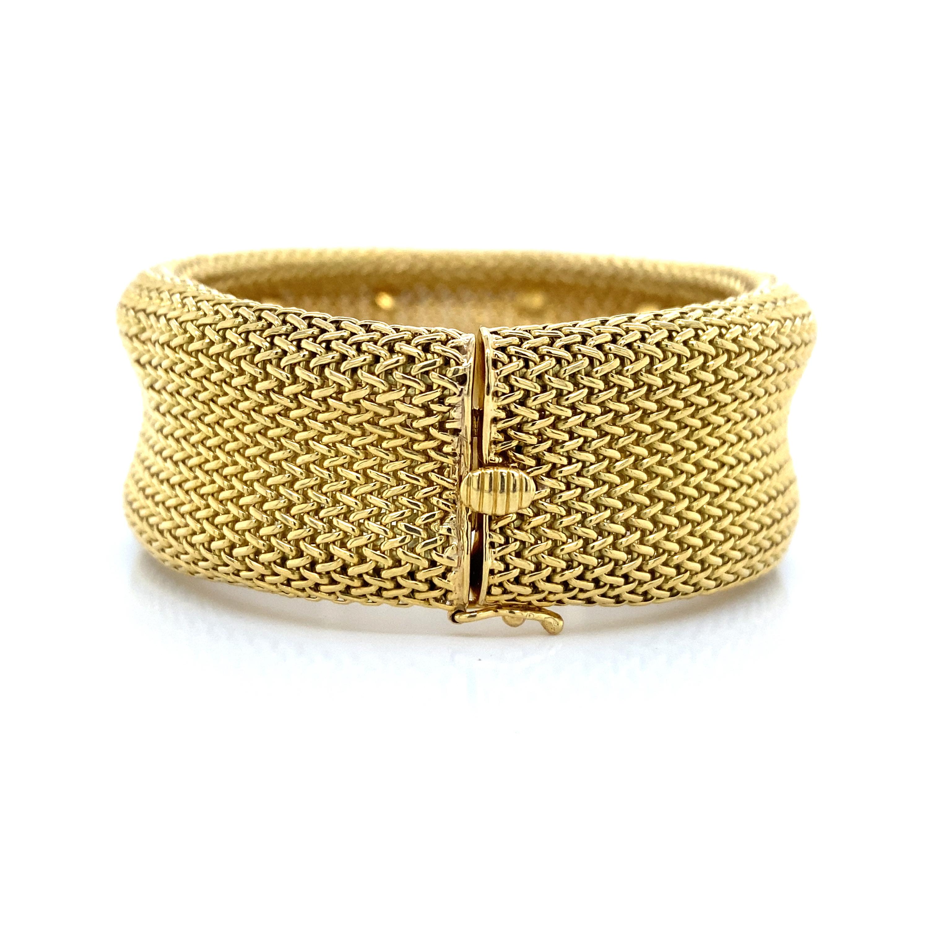Diamant-Saphir-Netz-Armband aus 18 Karat Gelbgold im Angebot 1