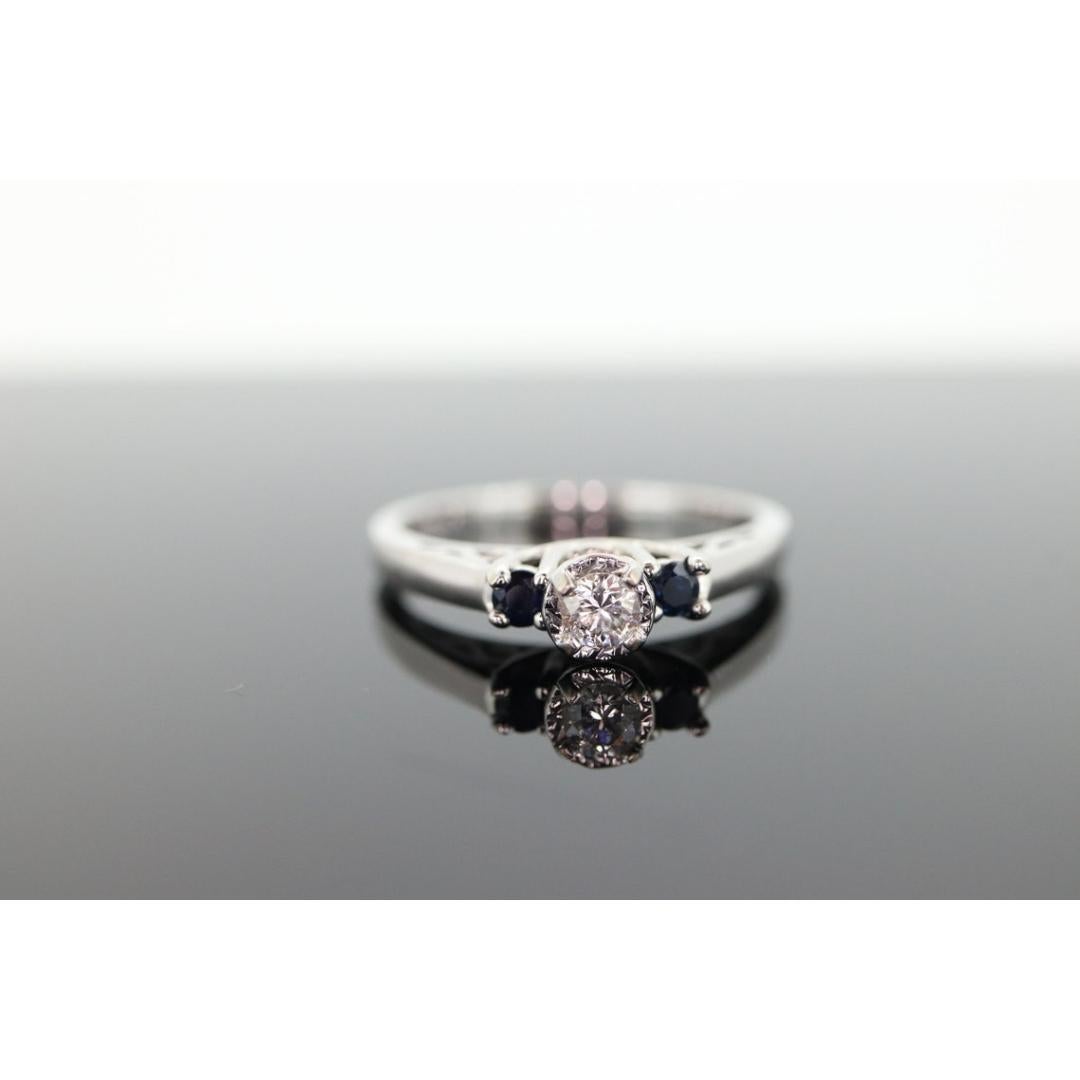 Diamant-Saphir-Ring. 14k Weißgold Diamant-Saphir- Solitär. Trilogie Trio im Angebot 5