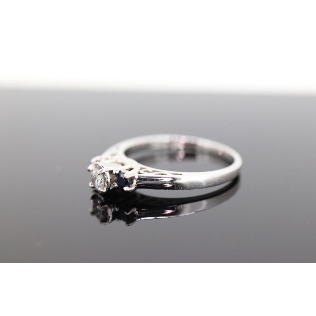 Diamant-Saphir-Ring. 14k Weißgold Diamant-Saphir- Solitär. Trilogie Trio im Zustand „Gut“ im Angebot in Port Charlotte, FL