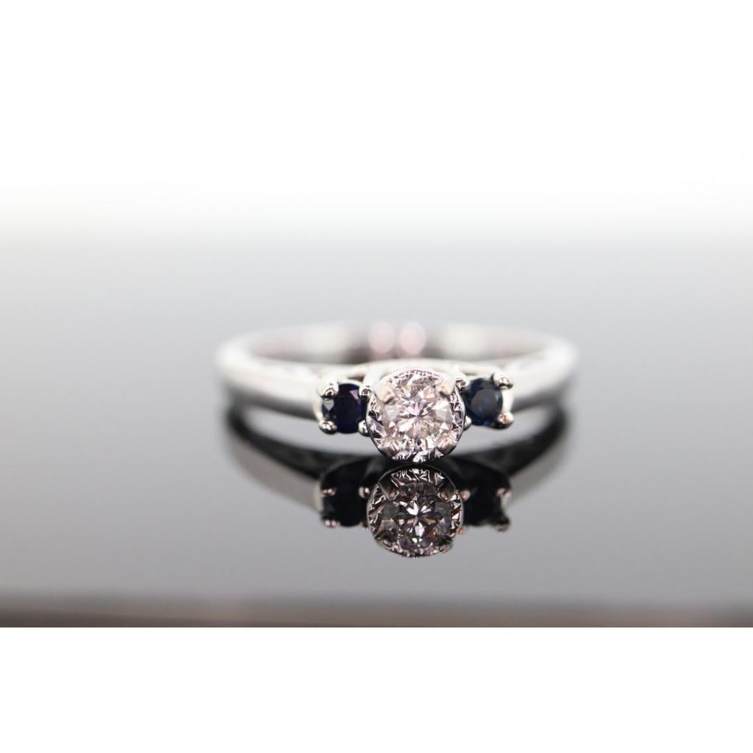 Diamant-Saphir-Ring. 14k Weißgold Diamant-Saphir- Solitär. Trilogie Trio im Angebot 4