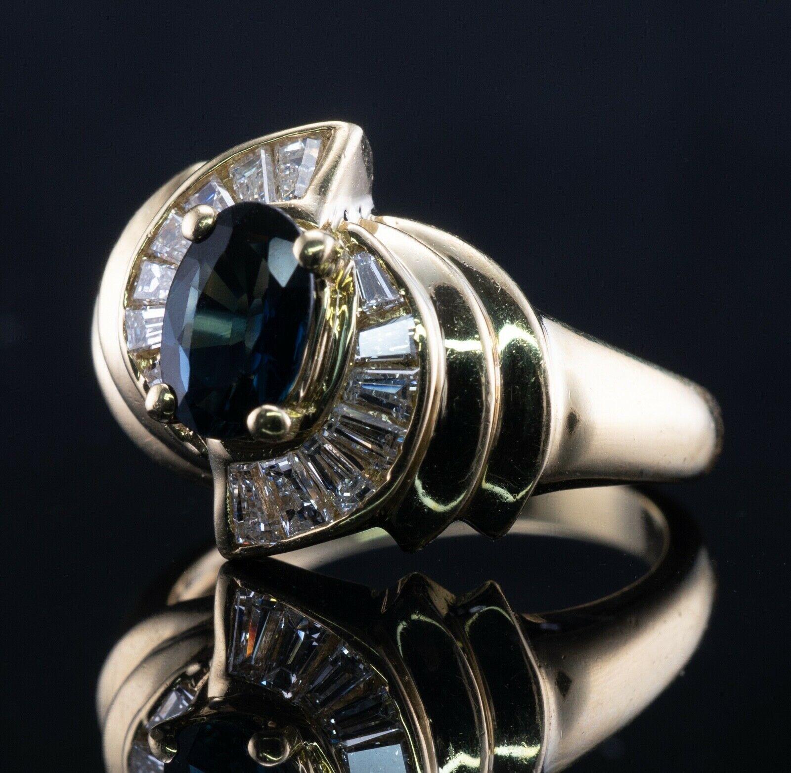Women's or Men's Diamond Sapphire Ring 18K Gold Oval cut For Sale