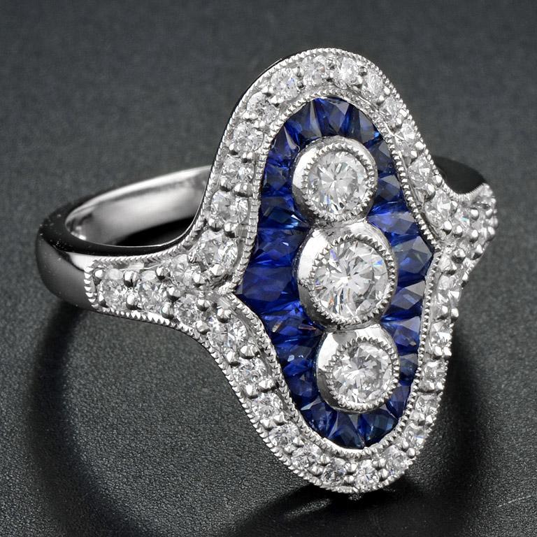 Diamond and French Cut Sapphire Three Stone Ring in Platinum950 In New Condition For Sale In Bangkok, TH