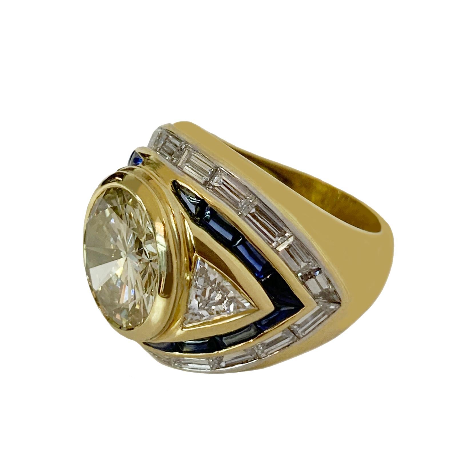 -18k Gold

-Ringgröße: 6.5

-Ring Gewicht: 20 gr

-Ringbreite: 20,5 mm

-Natürliche Saphire: 2,25ct

-Mittelstein: Rundschliff, 5,03ct, VS2/K

-Durchmesser des Mittelsteins: 11,75 mm