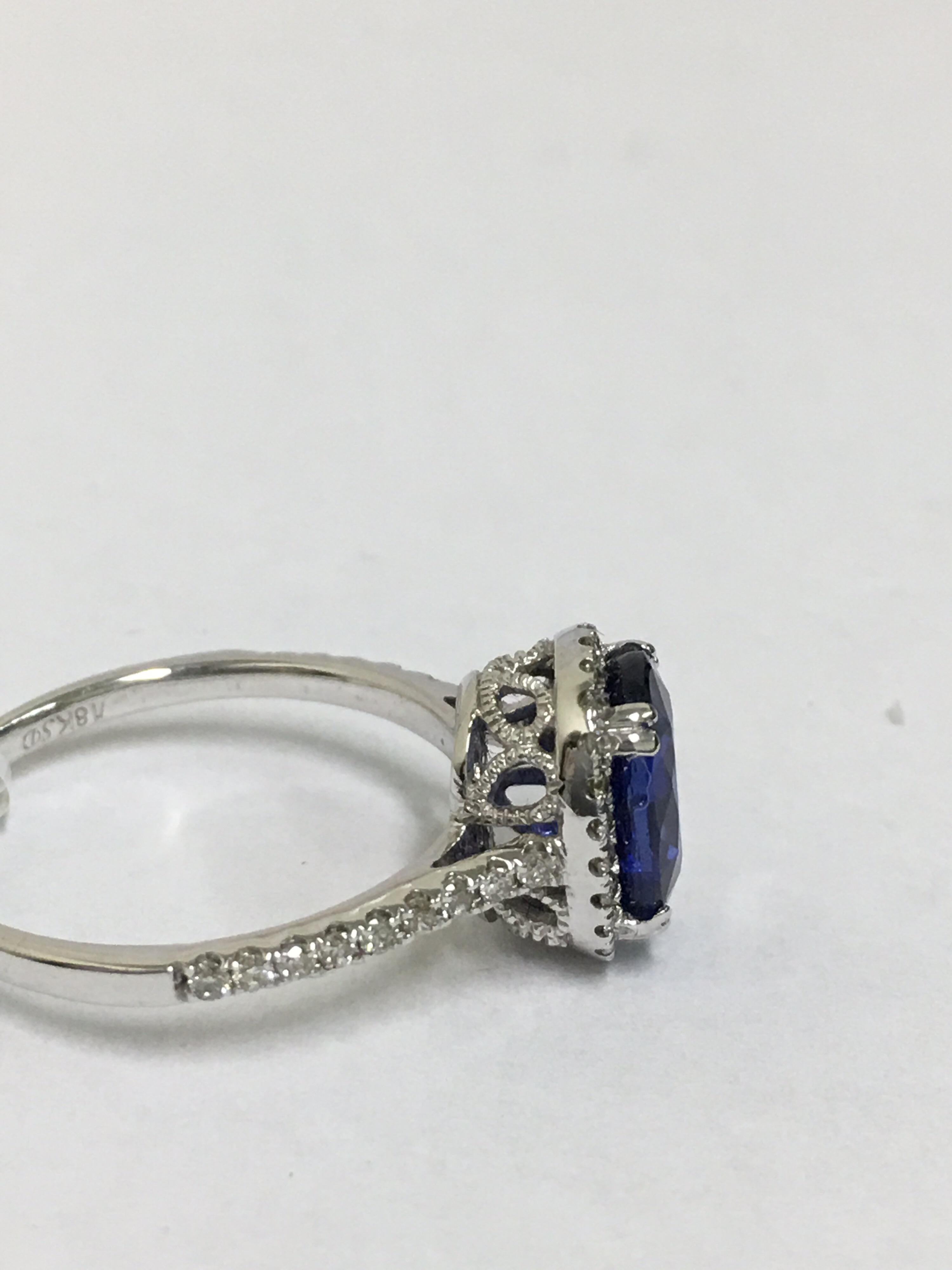 Contemporary Diamond Sapphire Ring Set in Gold
