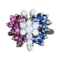 Cocktailring mit Diamant-Saphir-Rubin-Schmetterlingsring aus 14 Karat Weißgold mit Insektenmuster